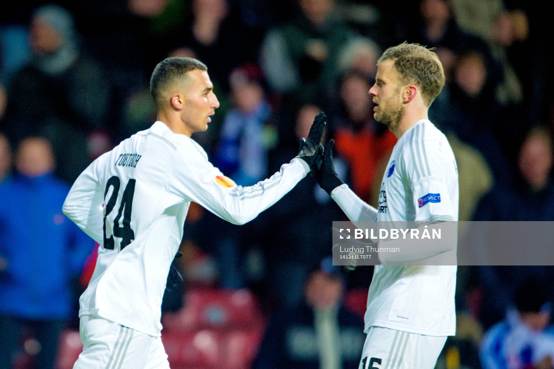 FC Köpenhamns  Youssef Toutouh och Mikael Antonsson firar