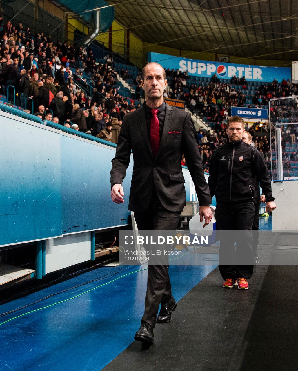 Modos tränare Anders Forsberg lämnar båset