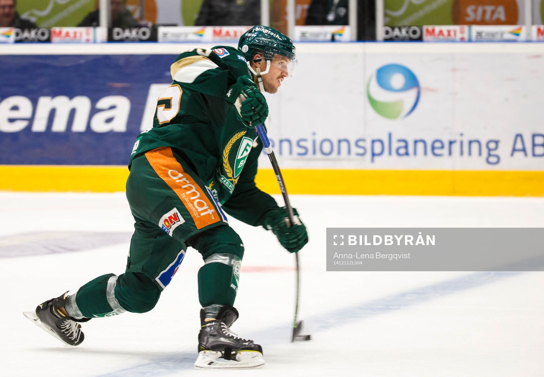 Färjestads Ole-Kristian Tollefsen laddar för skott