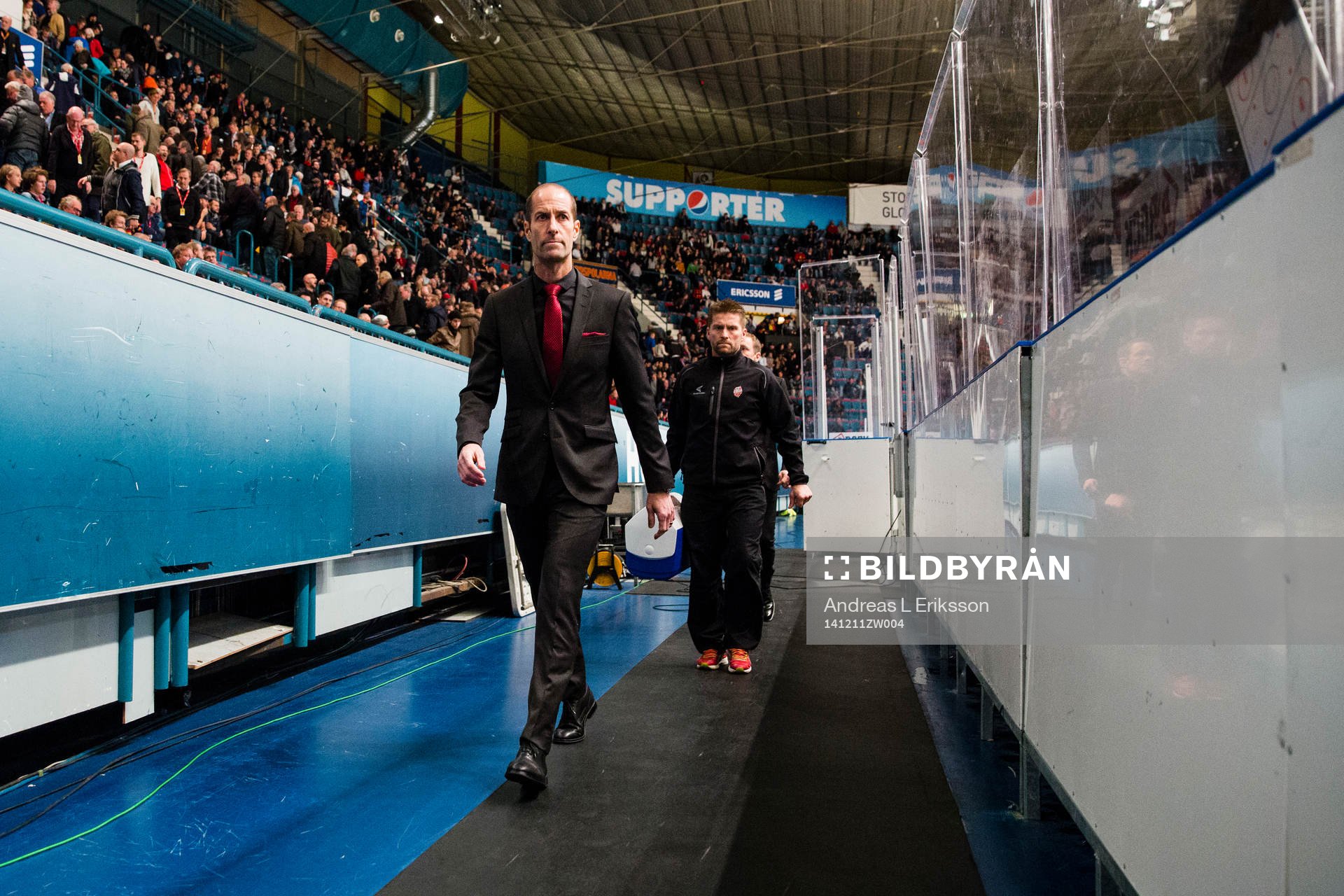 Modos tränare Anders Forsberg lämnar båset
