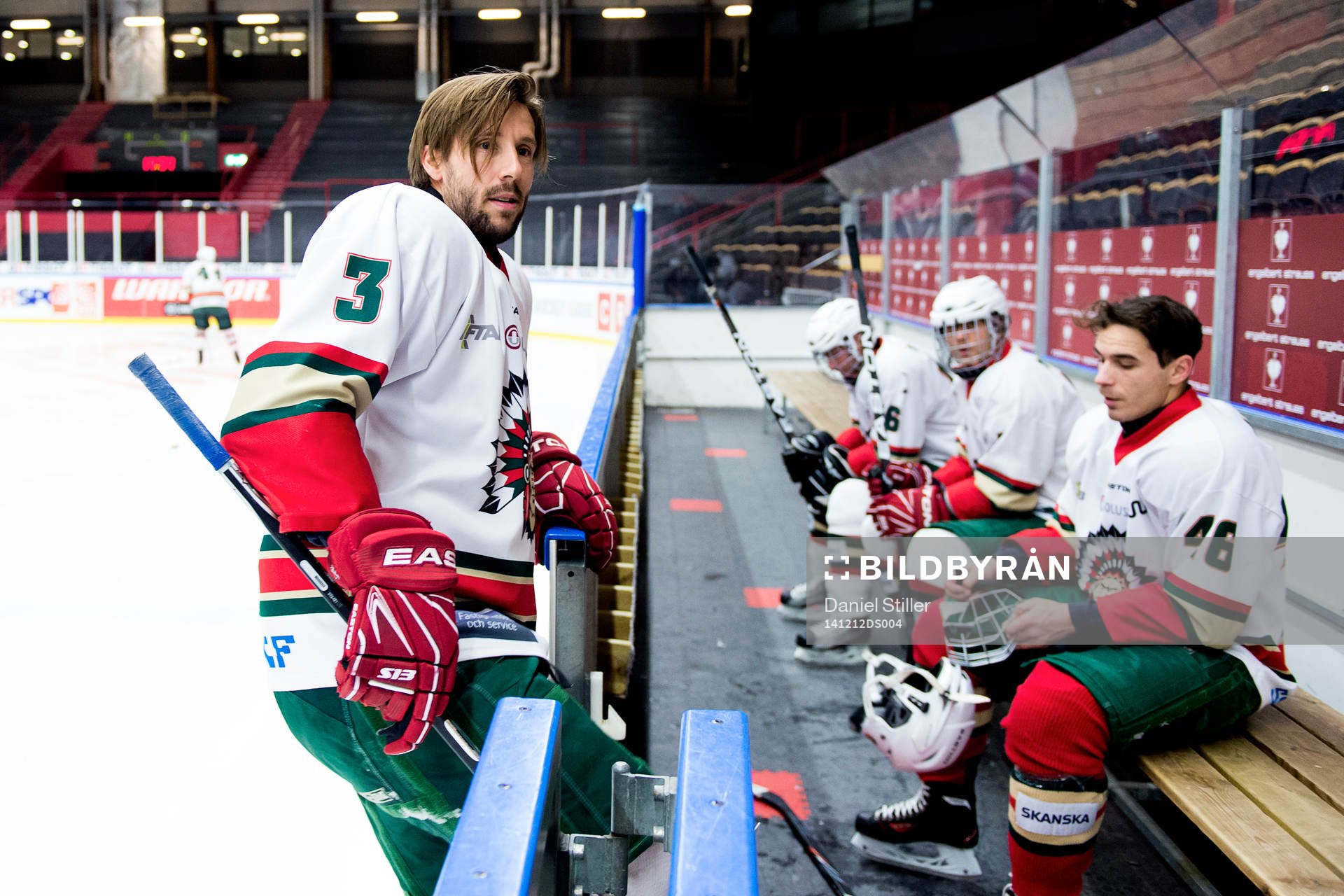 Mattias Bjärsmyr och Nordin Gerzic under en ishockeyträning med IFK Göteborg den 12 december 2014 i Göteborg.