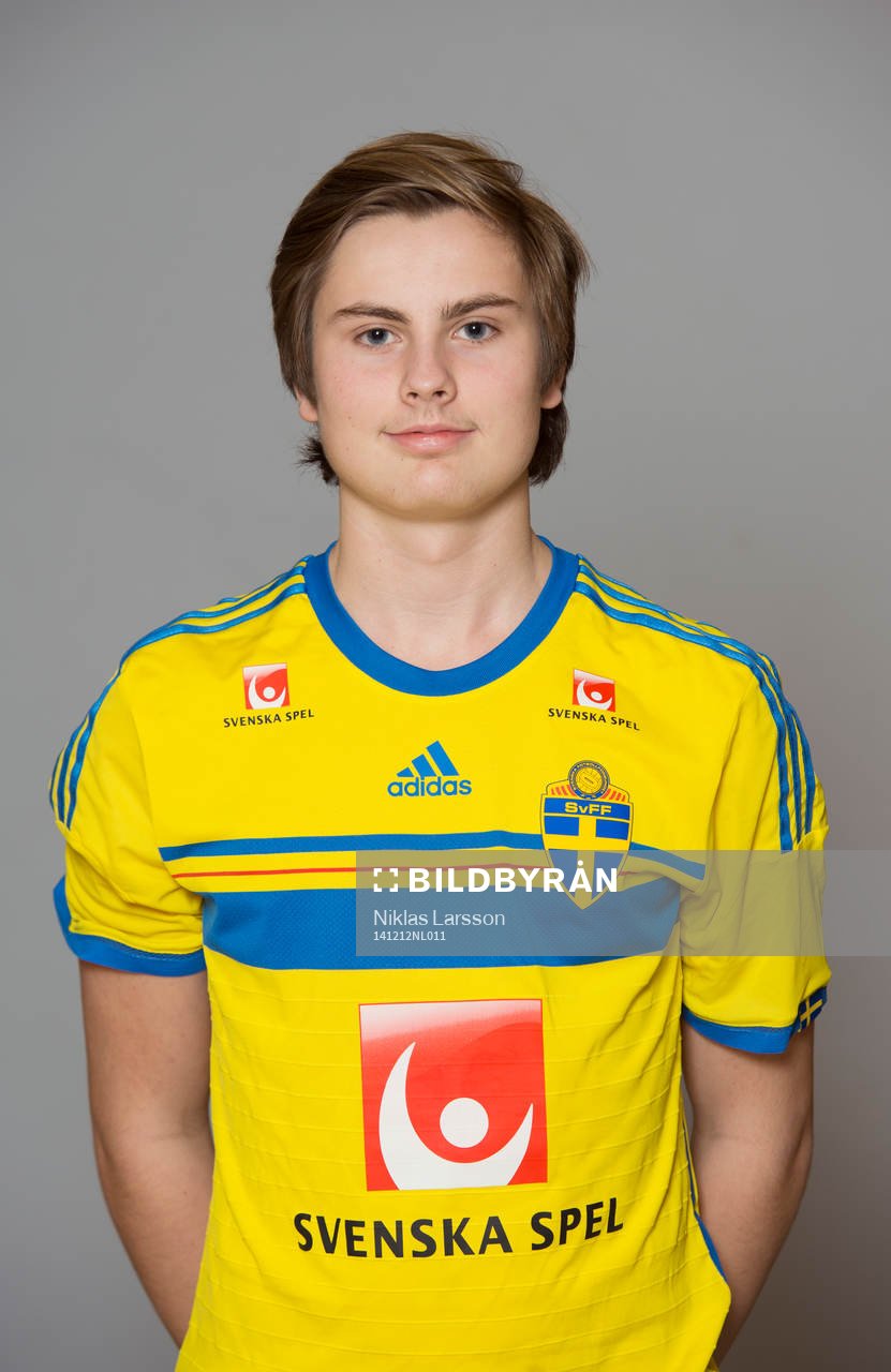 Axel Lindberg Norén, Sverige poserar för ett porträtt under en porträttfotografering den 18 december 2014 i Stockholm.