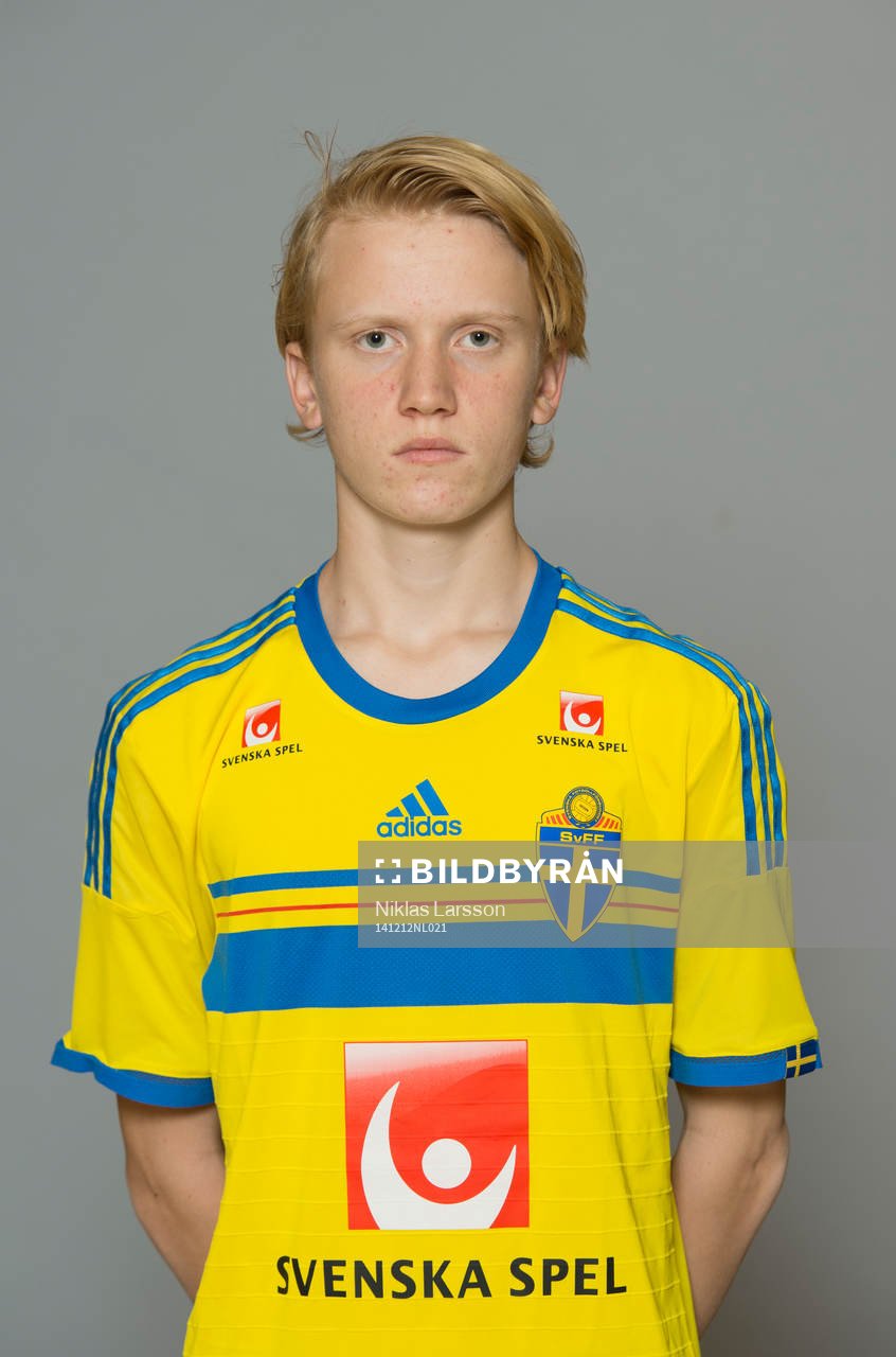 Otto Peterson, Sverige poserar för ett porträtt under en porträttfotografering den 18 december 2014 i Stockholm.