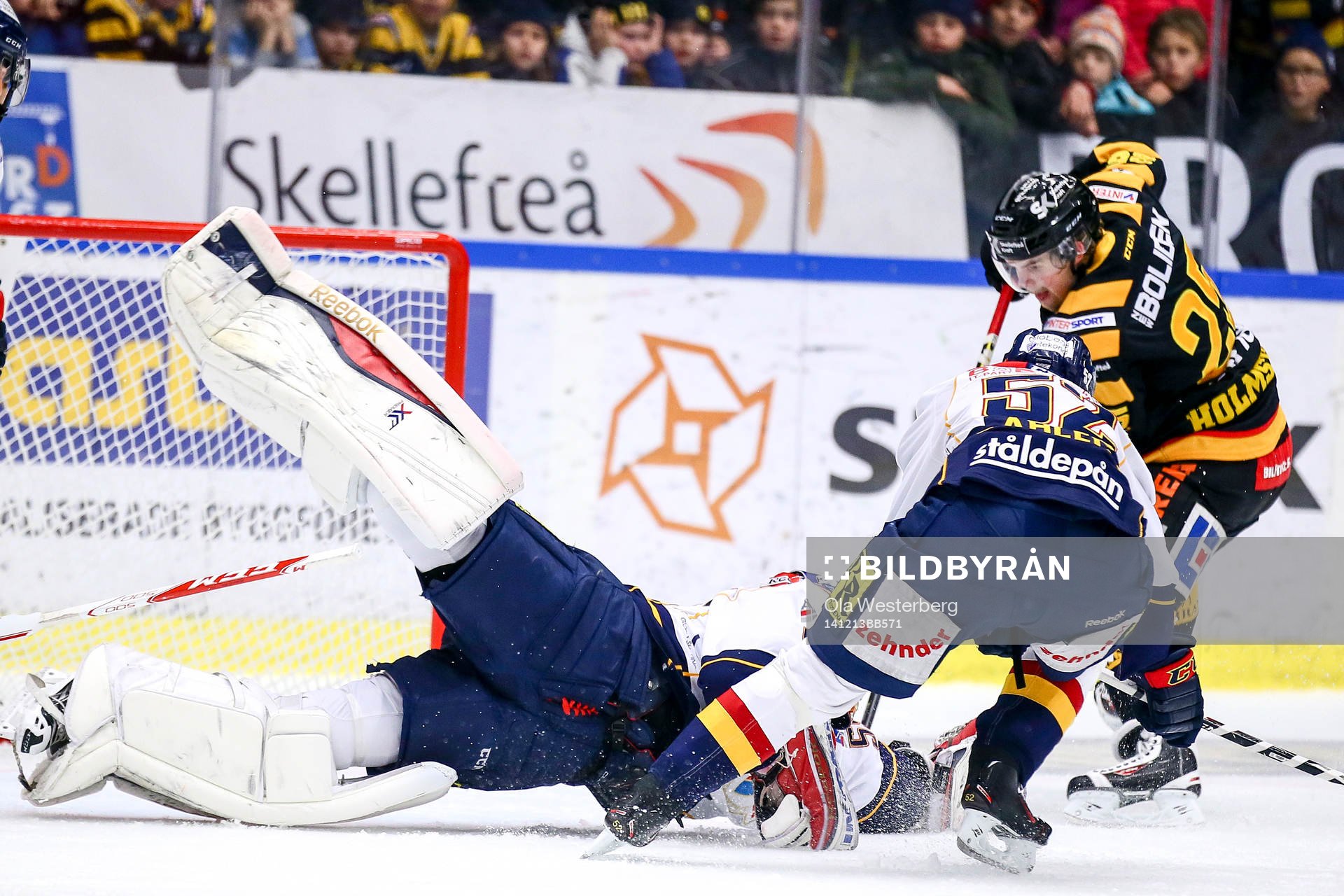 Skellefteås Axel Holmström gör mål på Djugårdens