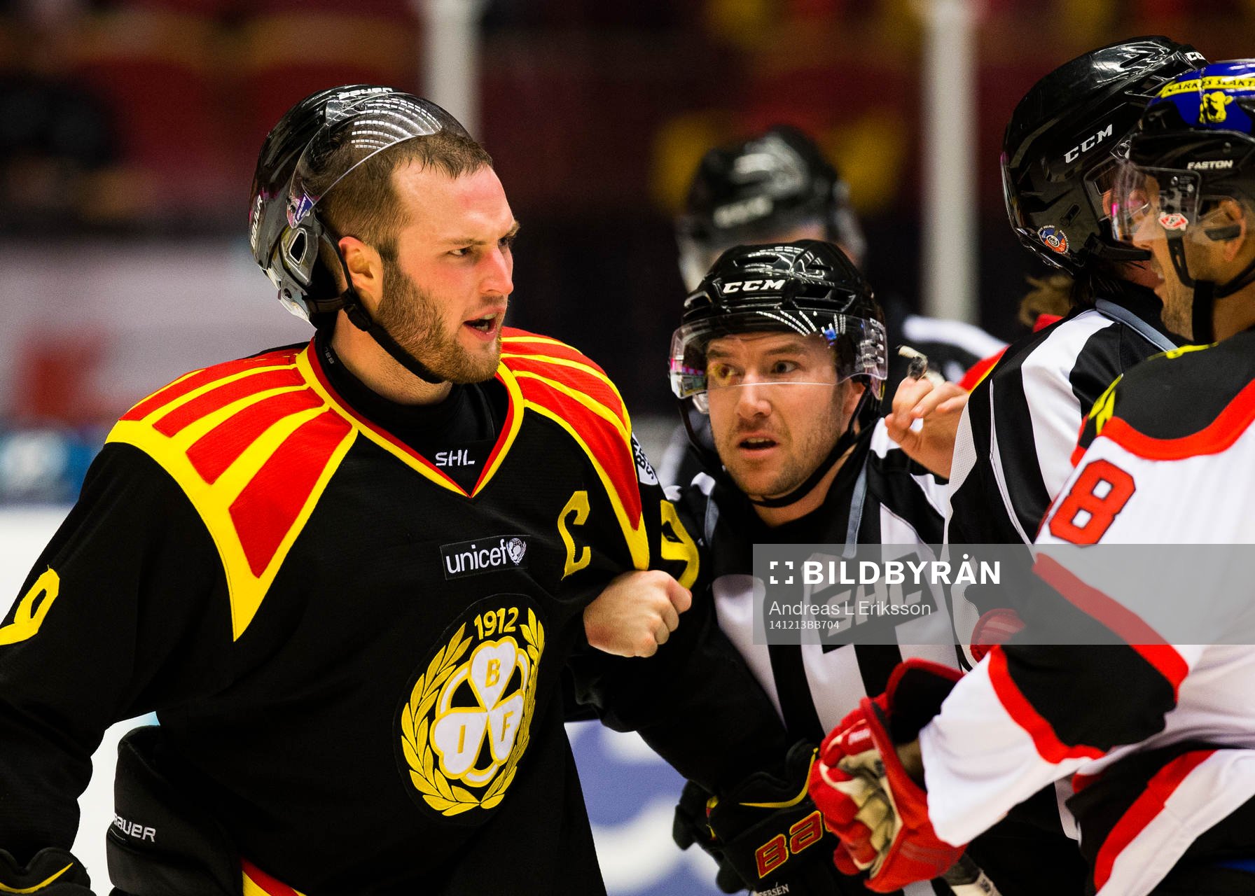 Brynäs Niclas Andersén reagerar på Örebros Jared Aulin
