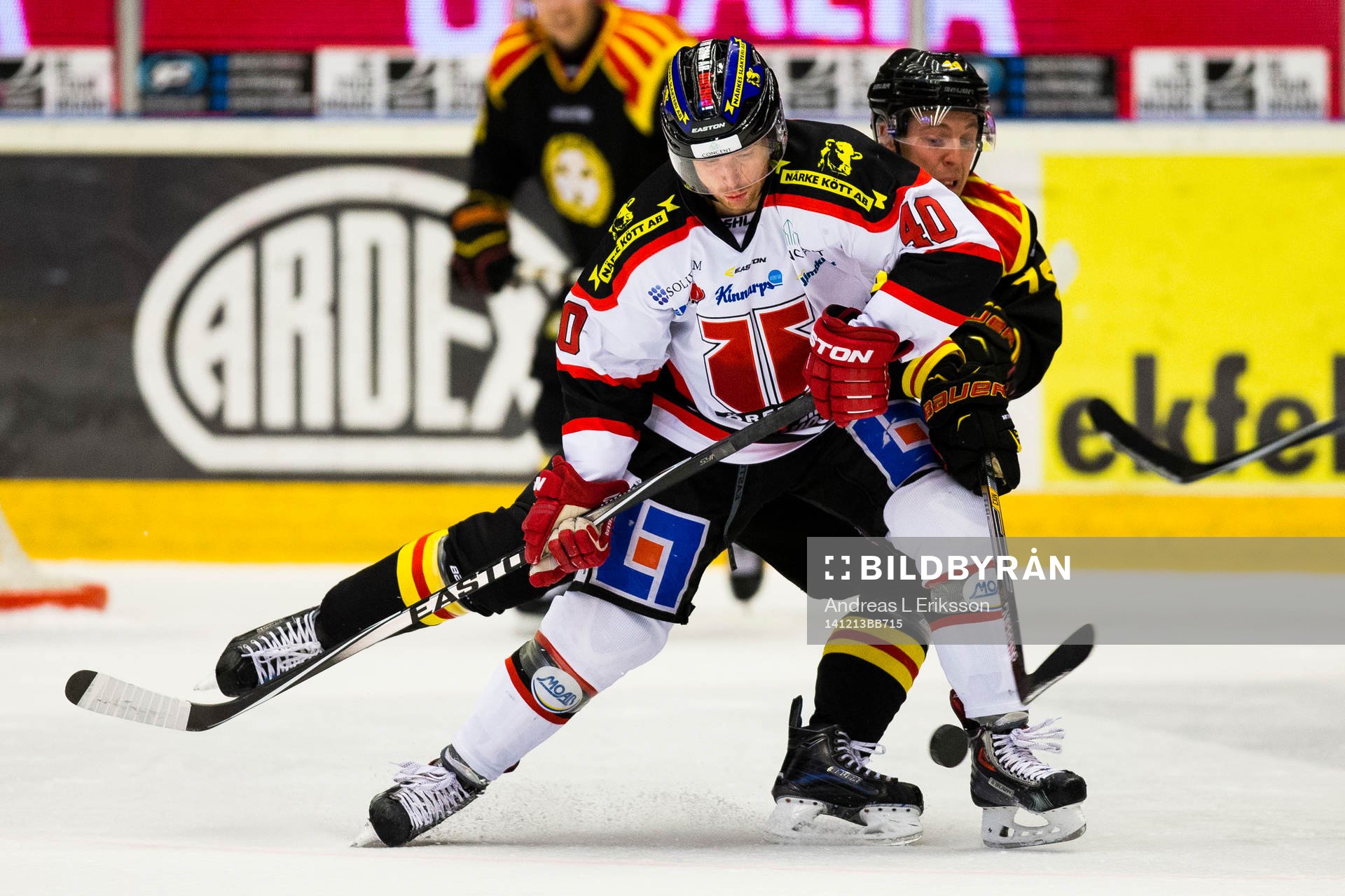 Örebros Anders Eriksson håller undan för Brynäs Jacob
