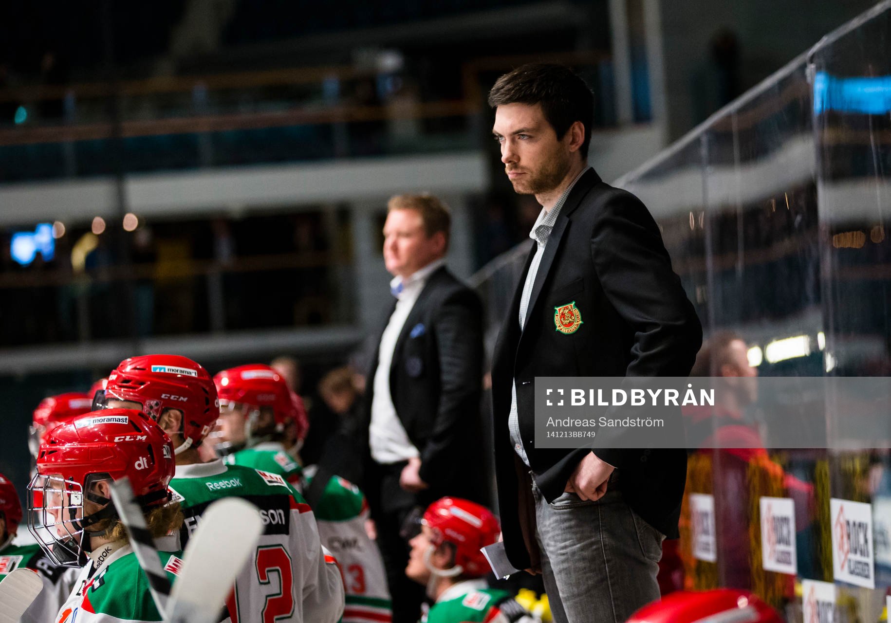 Moras tränare Jeremy Colliton ser fundersam ut