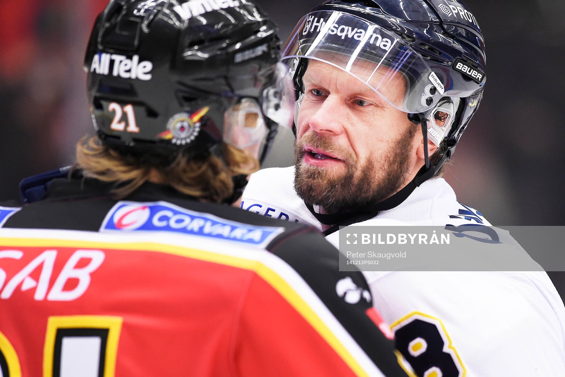 s Jere Karalahti hamnar i bråk med Luleås Emil Sylvegård