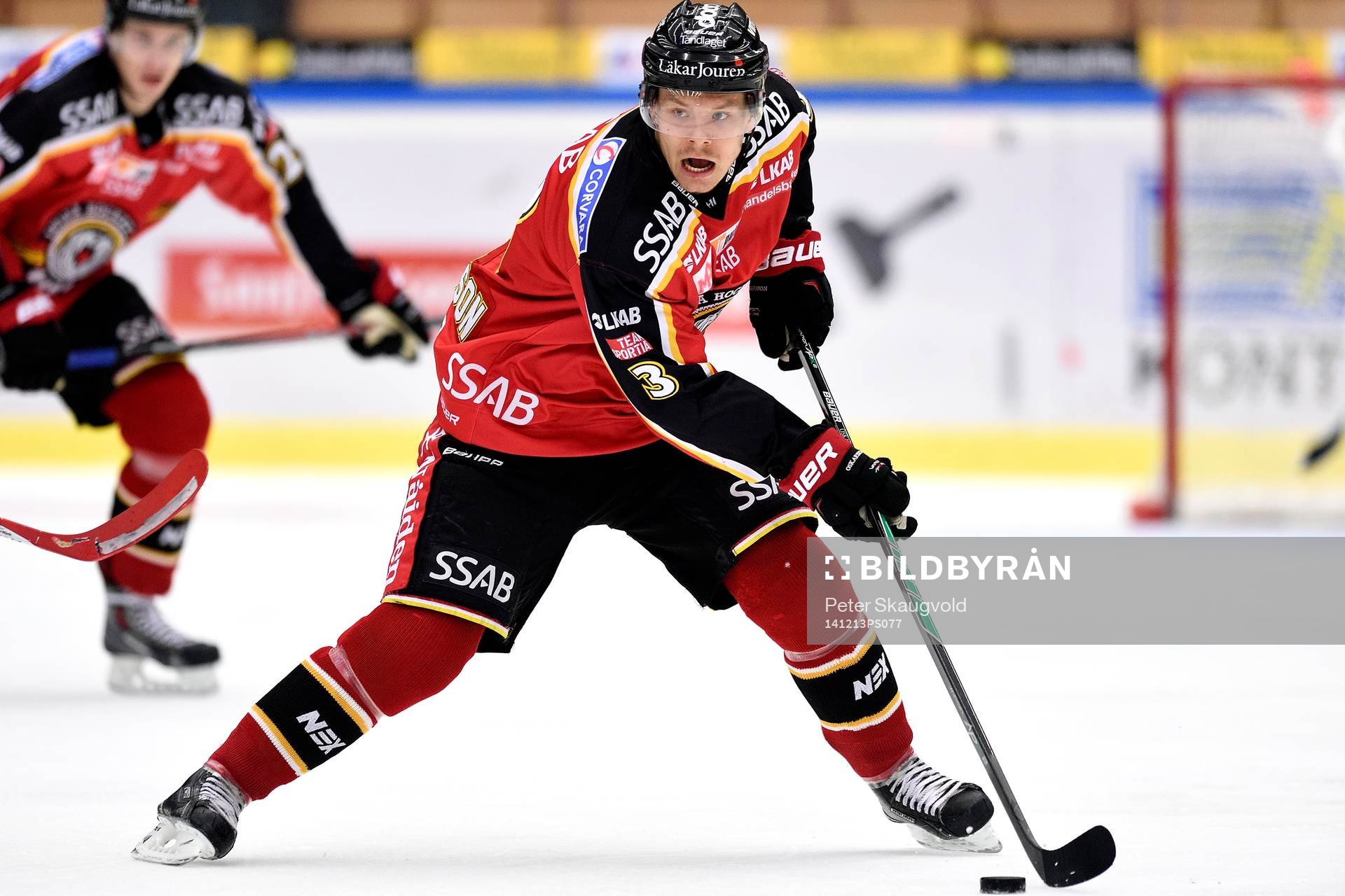 Luleås Markus Oscarsson med pucken