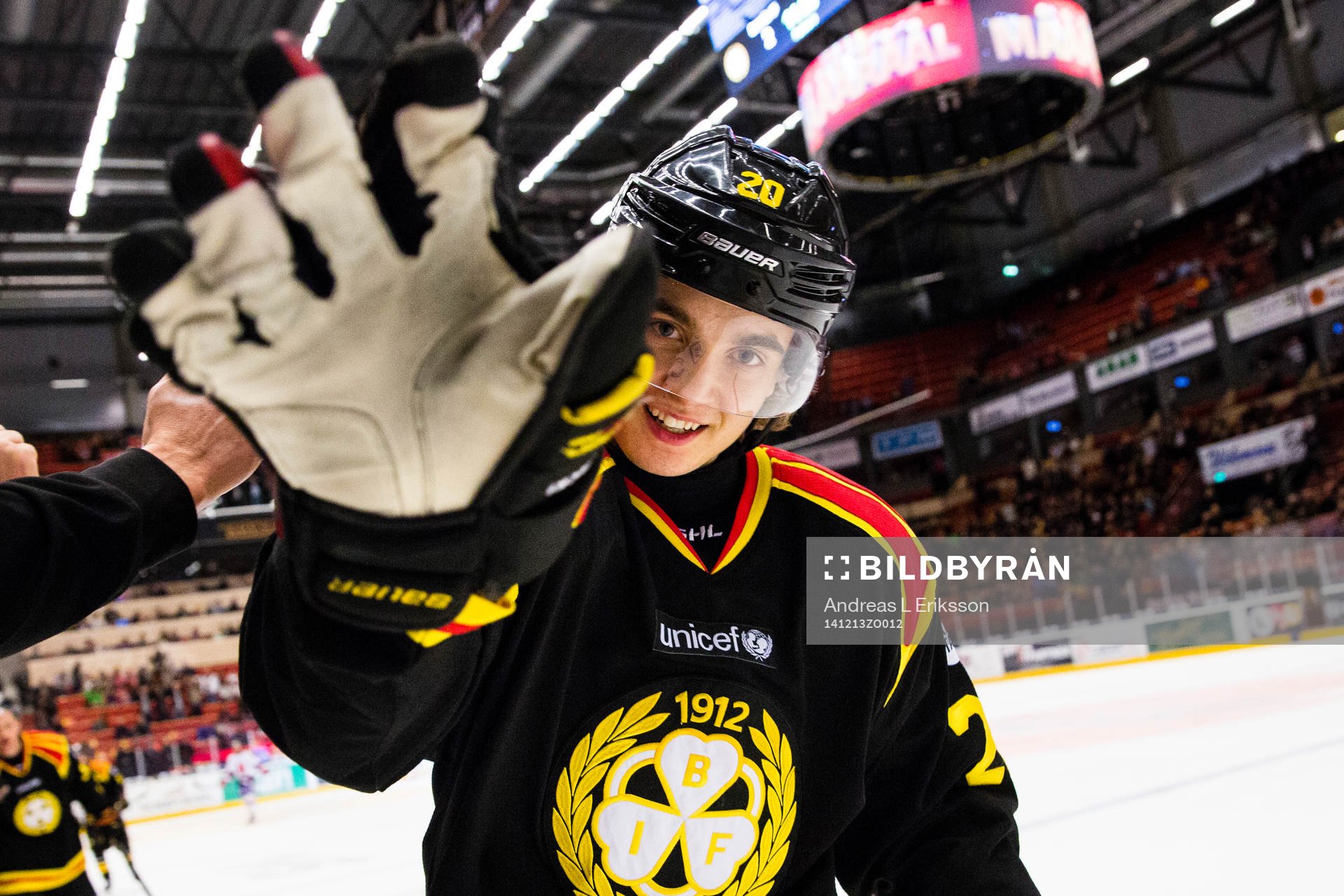 Brynäs Adam Brodecki jublar