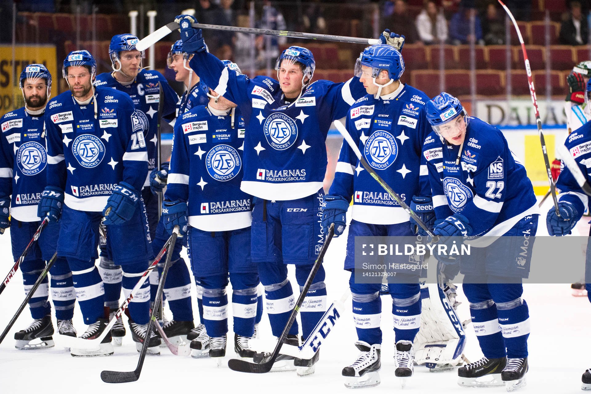 Leksands David Åslin , i mitten, jublar