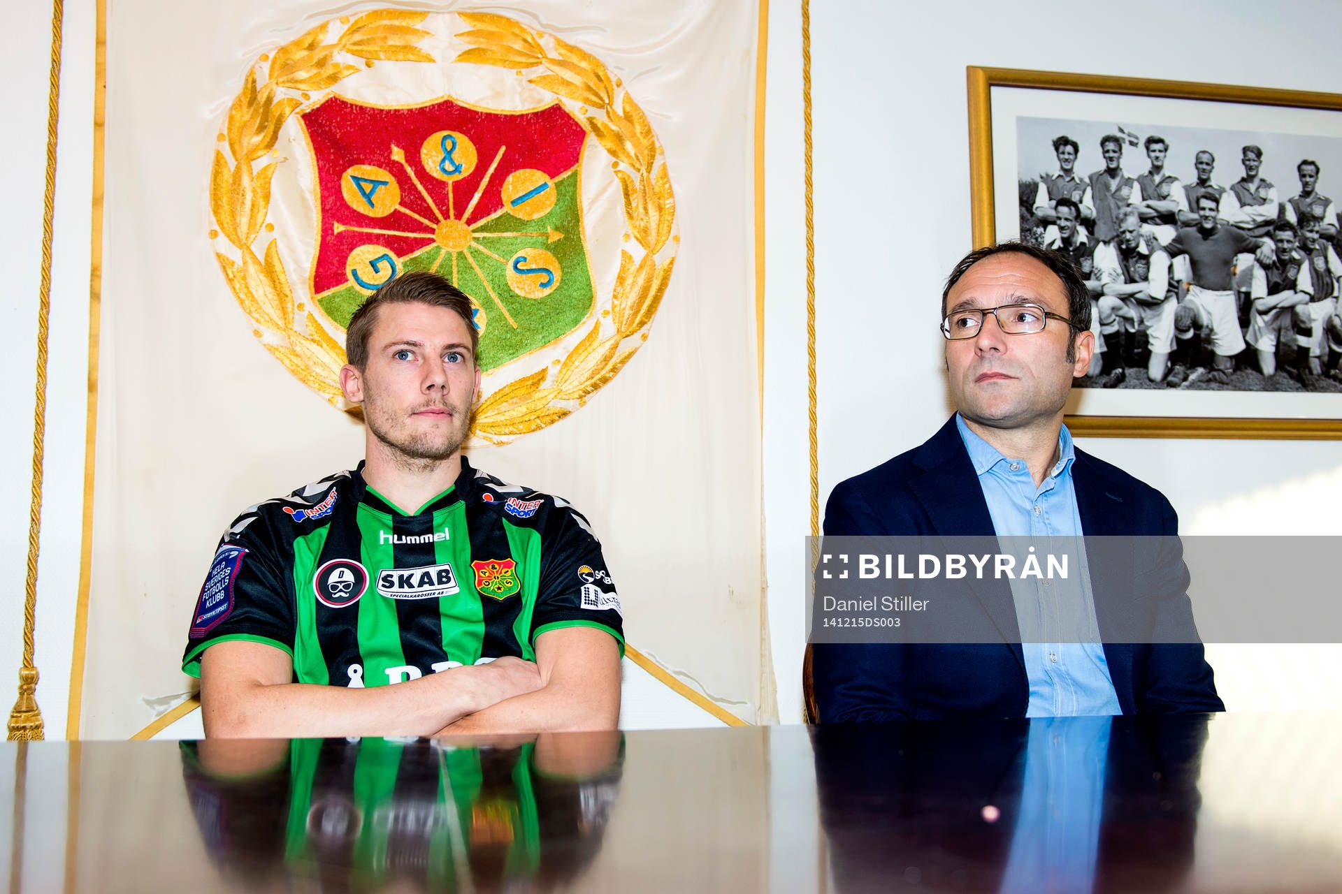 Nyförvärvet Patrik Ingelsten presenteras under en presskonferens med Gais den 15 april 2014 i Göteborg, här tillsammans med Gais tränare Per-Ola Ljung.