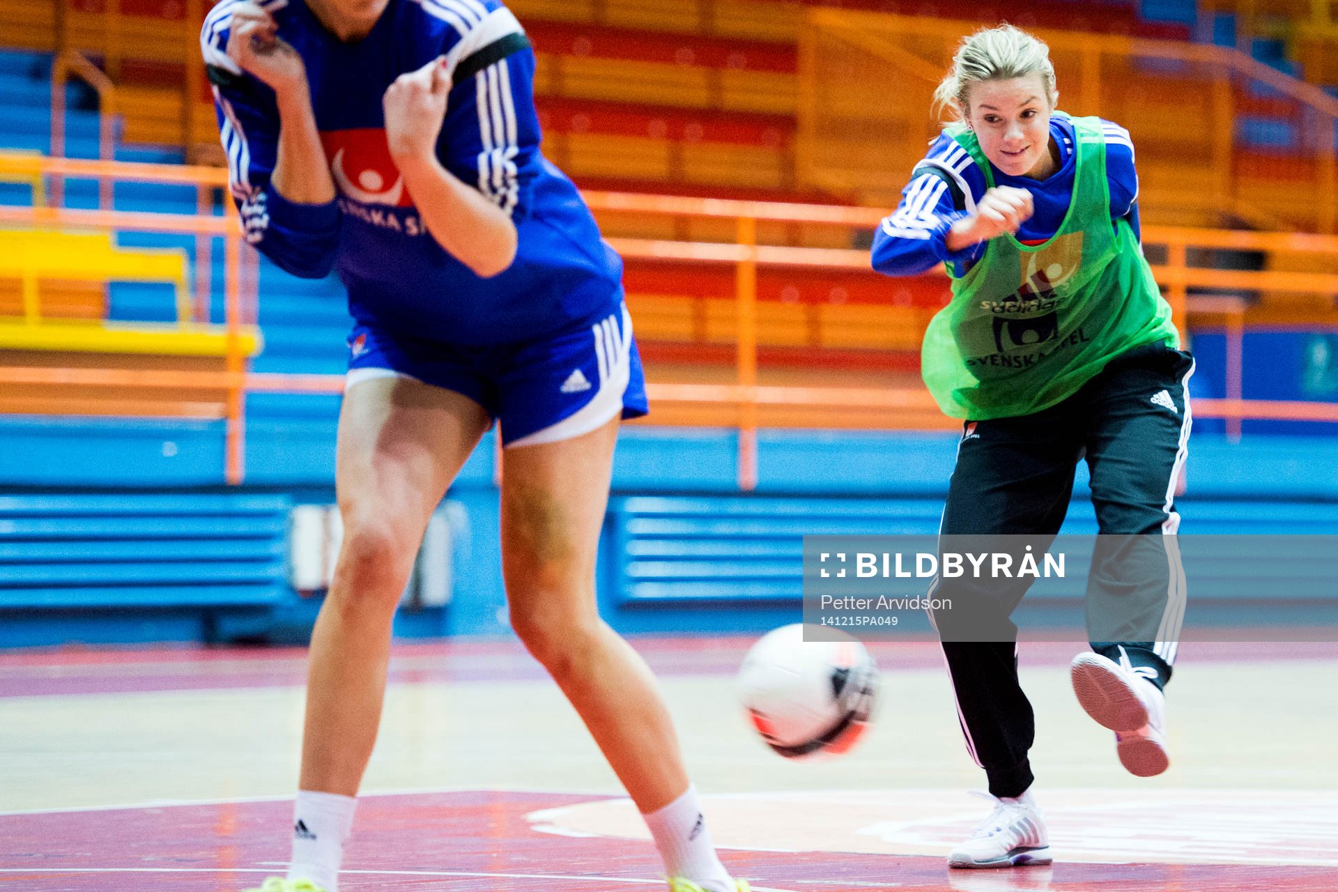 Sveriges Hanna Fogelström spelar fotboll