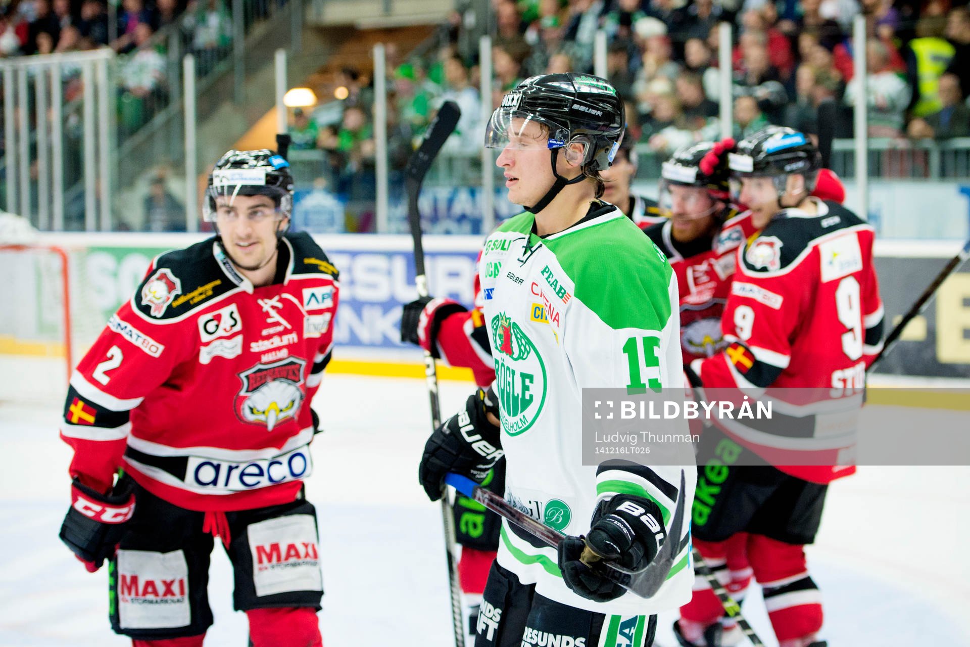 Rögles Jakob Lilja deppar medan Malmö Redhawks spelare