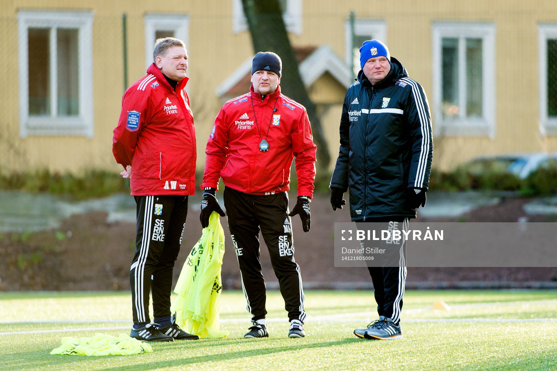 Assisterande tränare Alf Westerberg, assisterande tränare Magnus Edlund och tränare Jörgen Lennartsson under en träning med IFK Göteborg den 19 december 2014 i Göteborg.