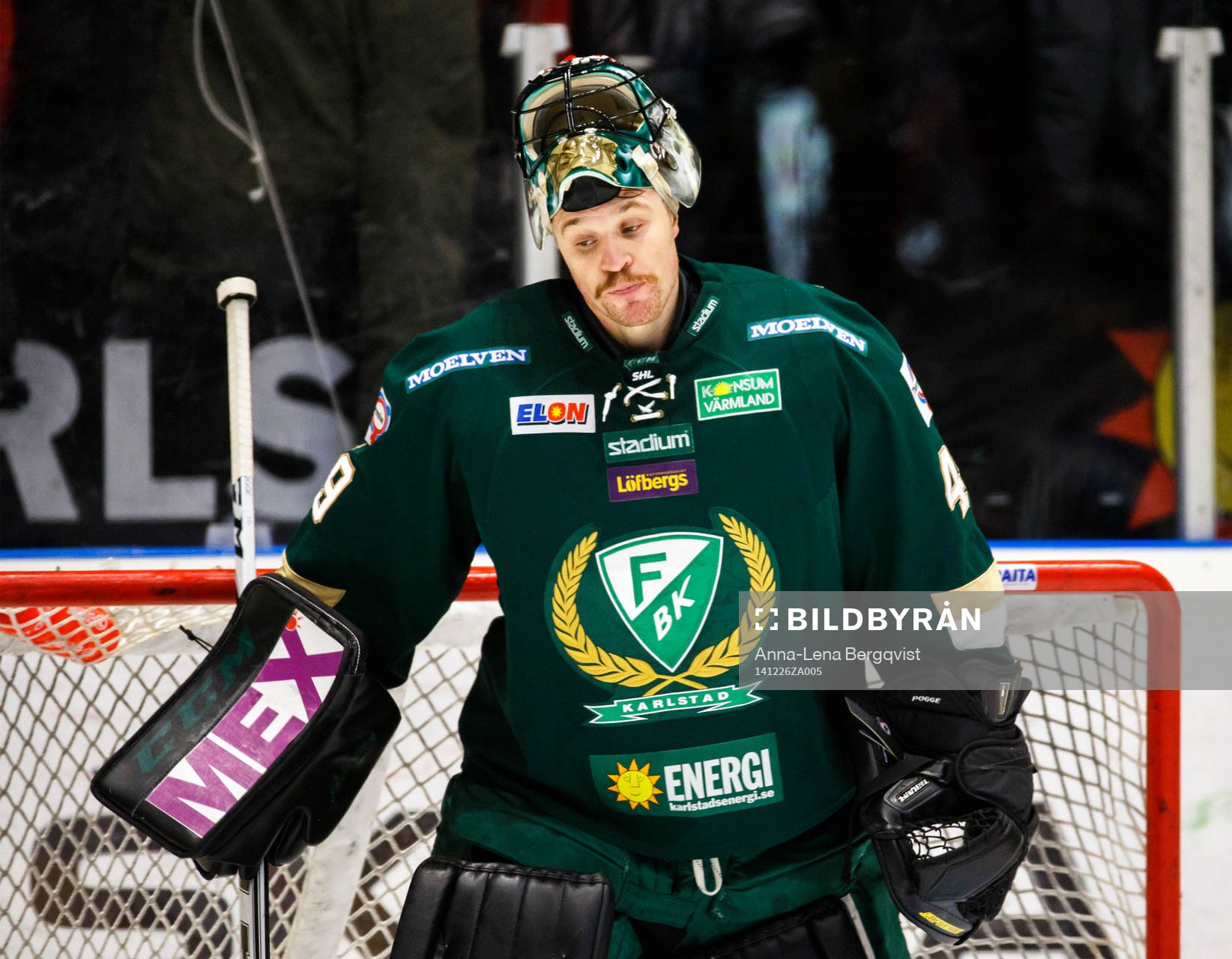 Färjestads målvakt Justin Pogge deppar