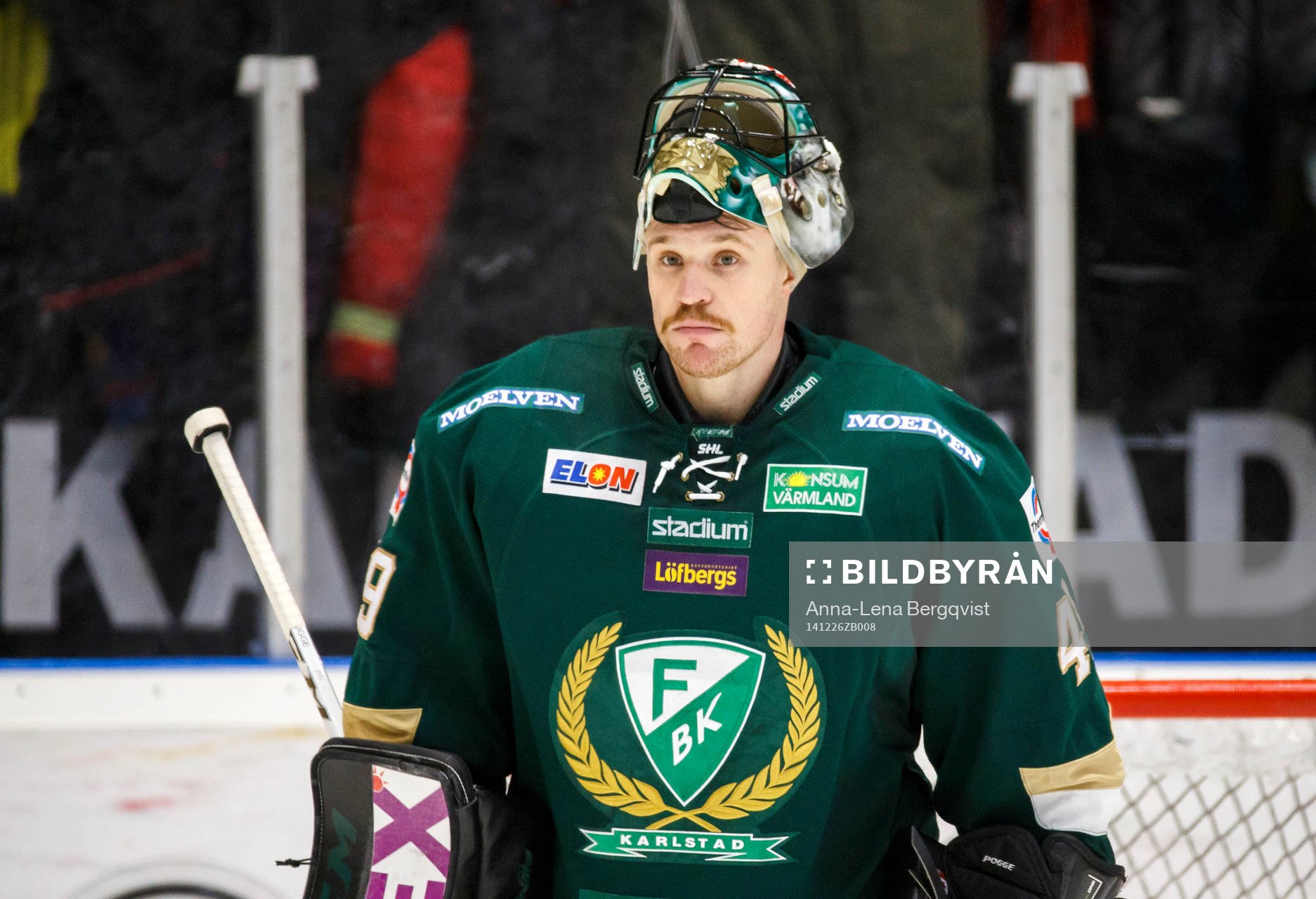 Färjestads målvakt Justin Pogge deppar
