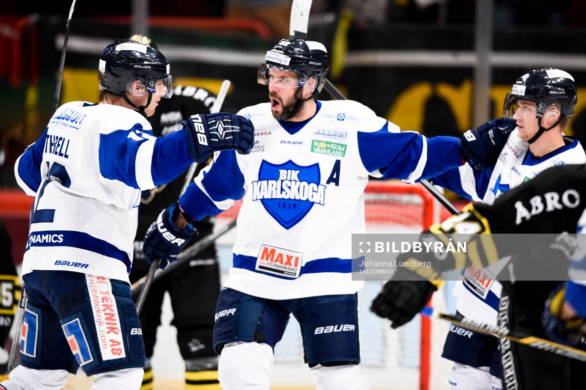 Karlskogas Daniel Wessner (m) jublar ihop med Gustav