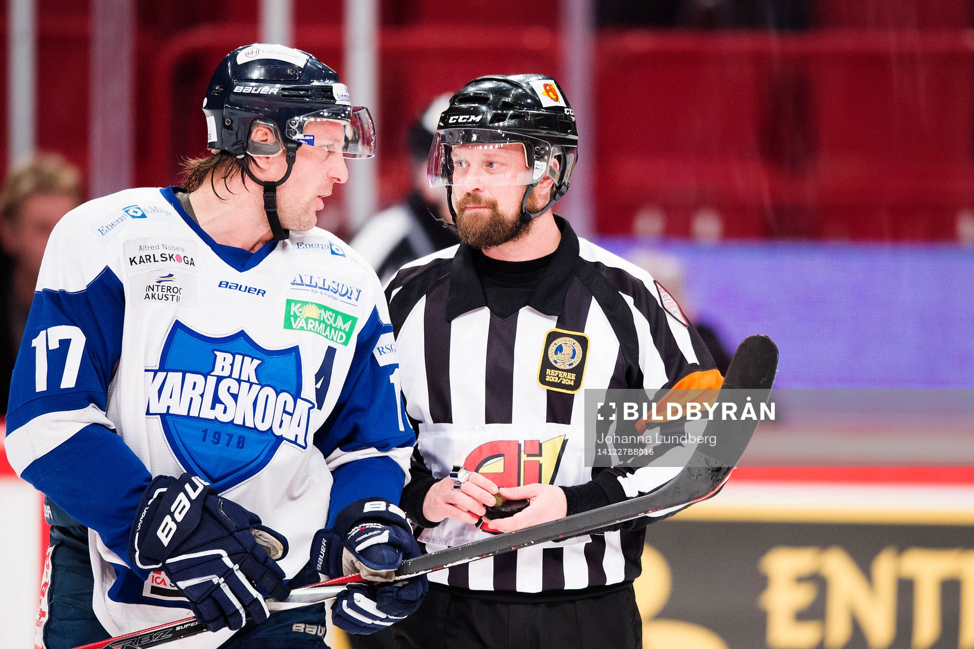 Karlskogas Christian Berglund diskuterar med domare Pierre
