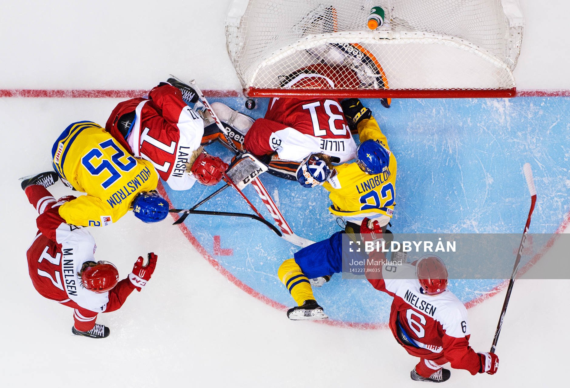 Sveriges Axel Holmström och Oskar Lindblom oroar Danmarks