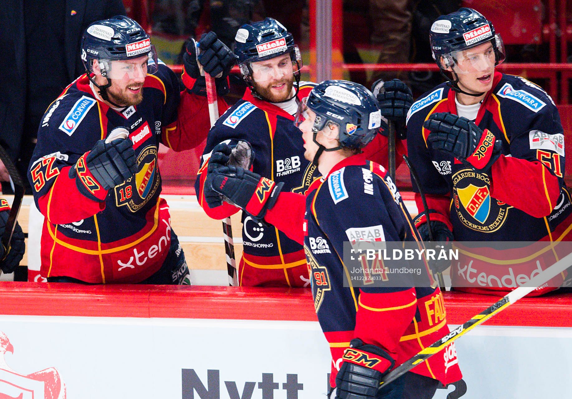 Djurgårdens Alexander Fällström jublar med Mikael Ahlén