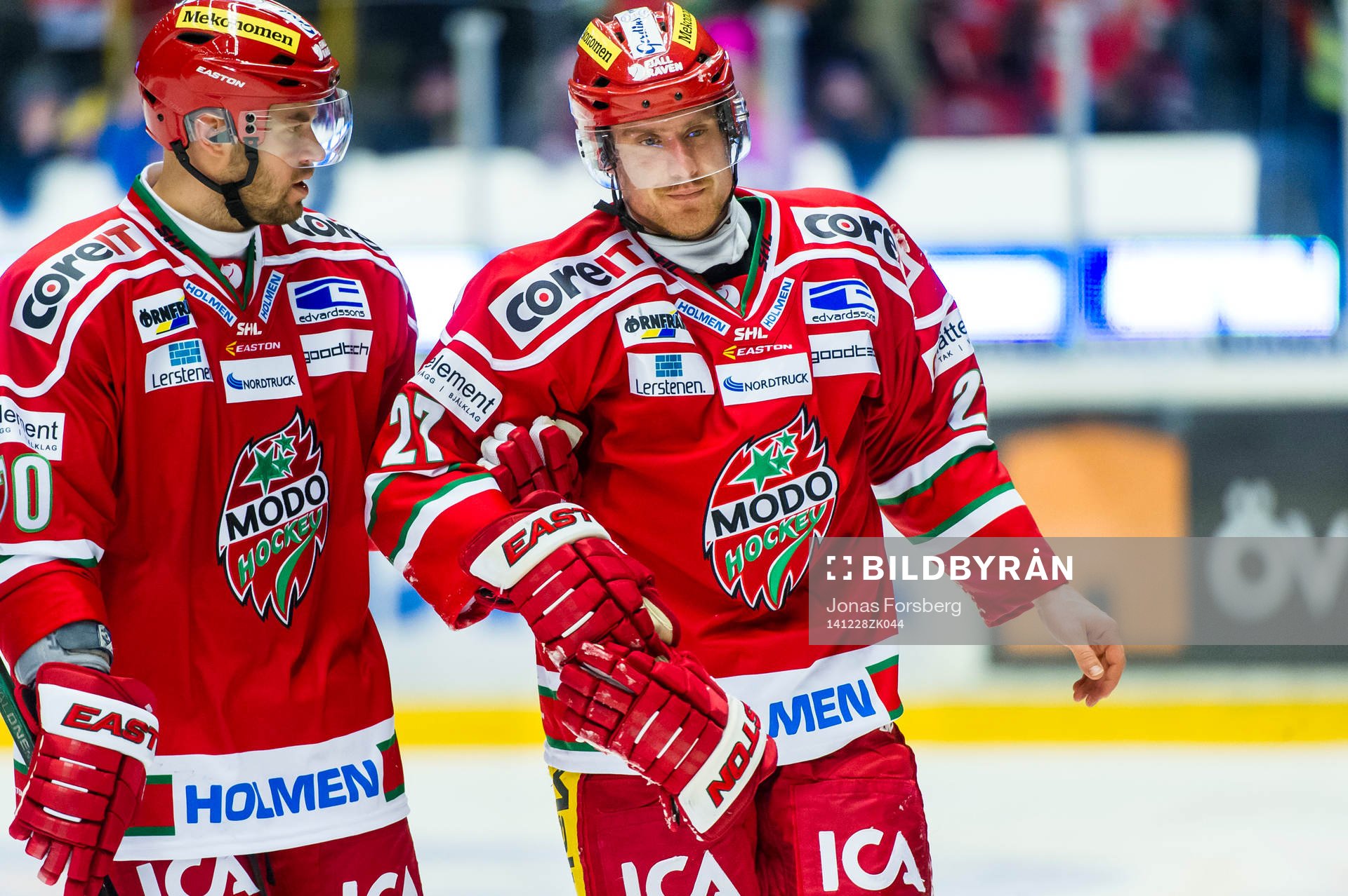 Modos Peter Öberg skadade sig i andra periododen och får