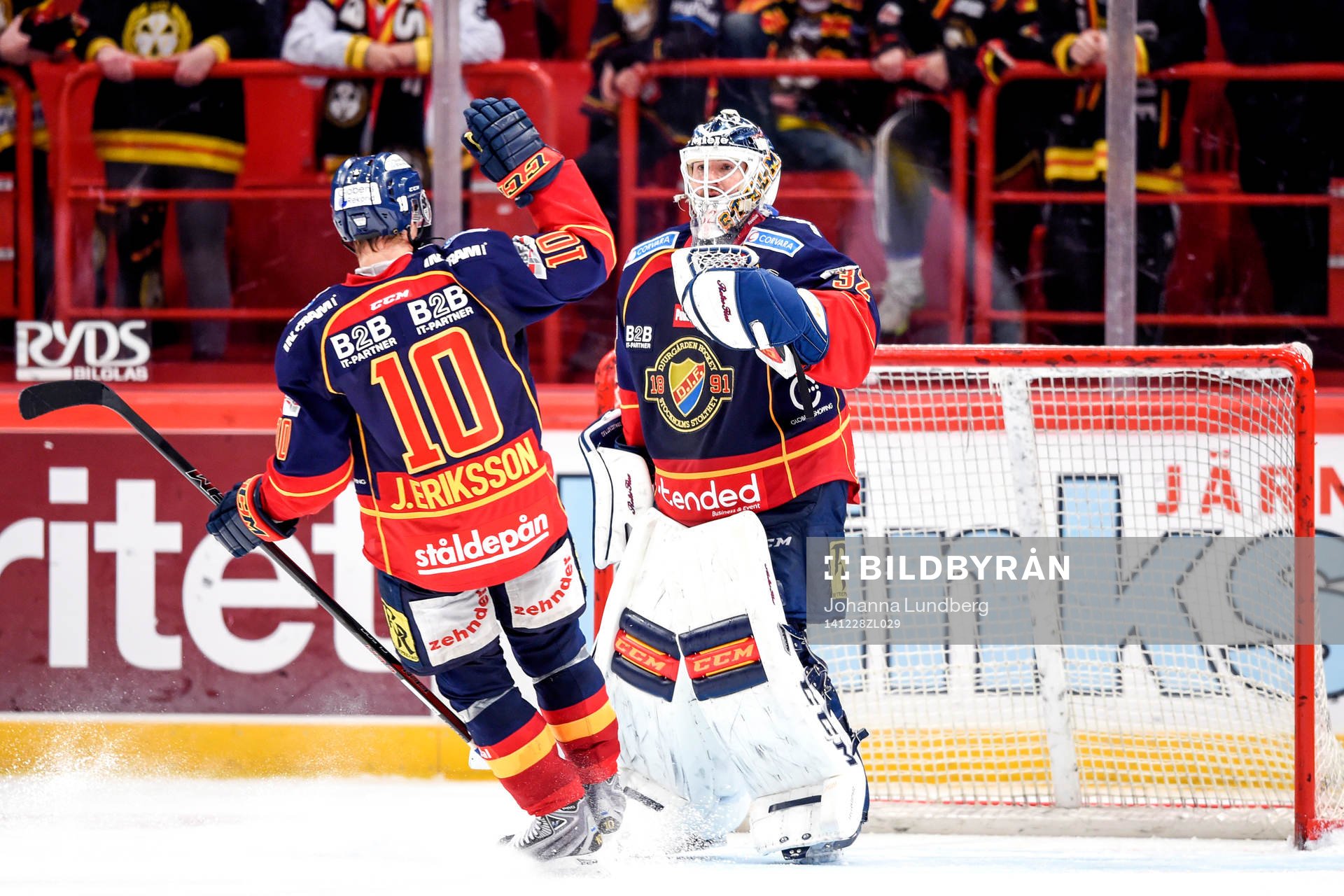 Djurgårdens Joakim Eriksson och målvakt Mikael Tellqvist