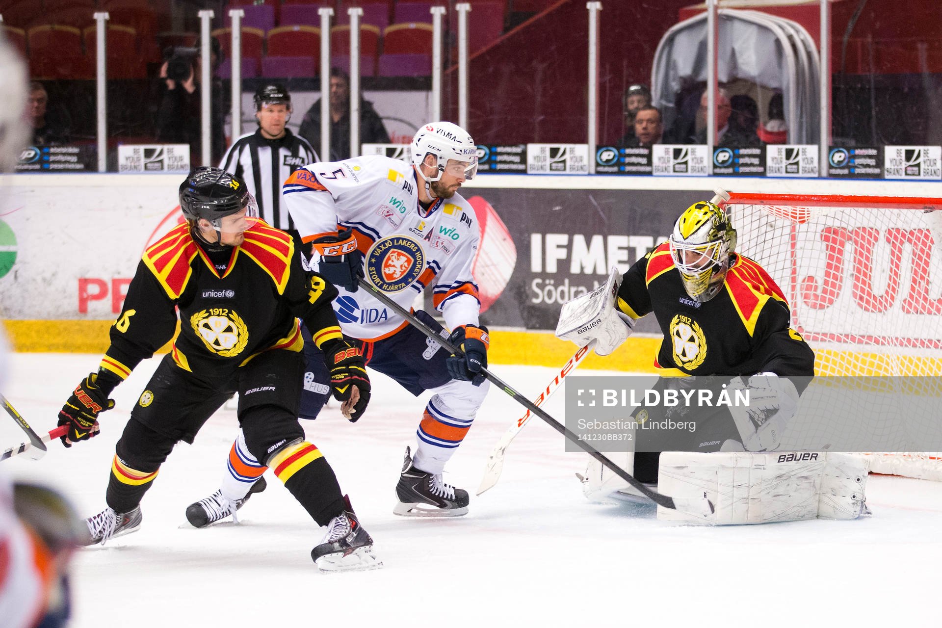 Brynäs Oscar Eklund och Växjös Noah Welch och Brynäs