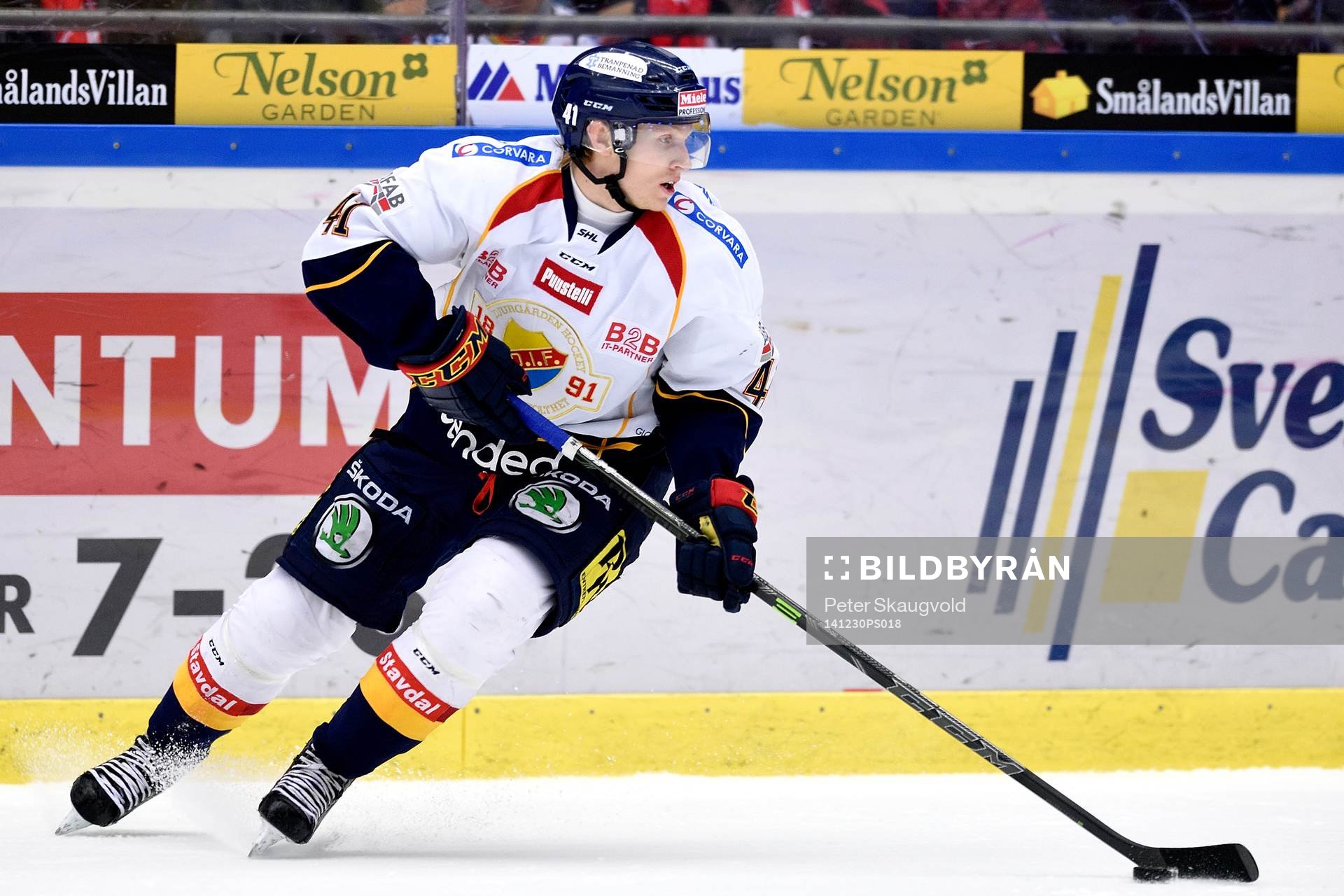 Djurgårdens Alexander Falk med pucken