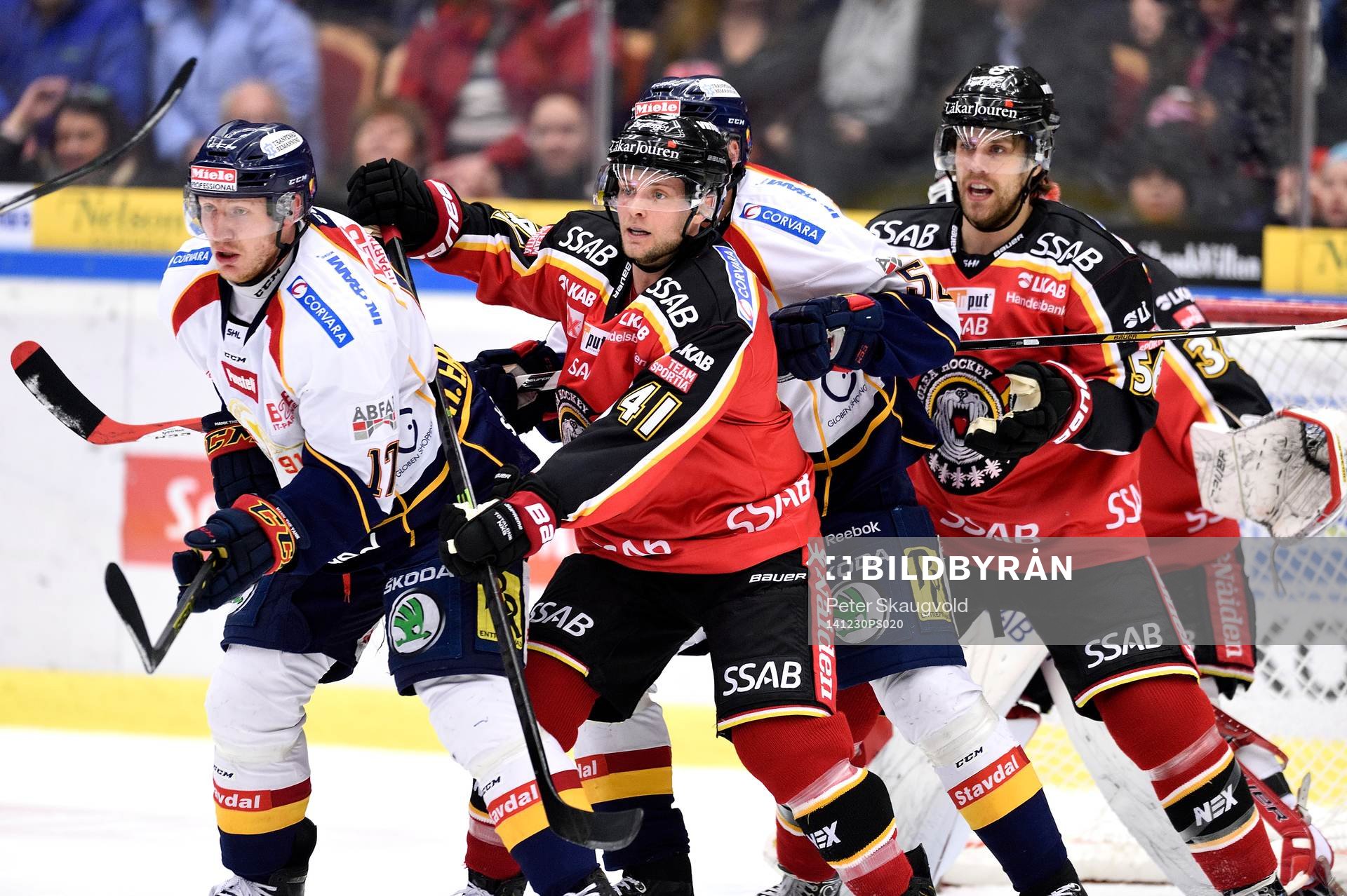 Luleås Chad Billins(v) och Jonathan Sigalet(h) i kamp