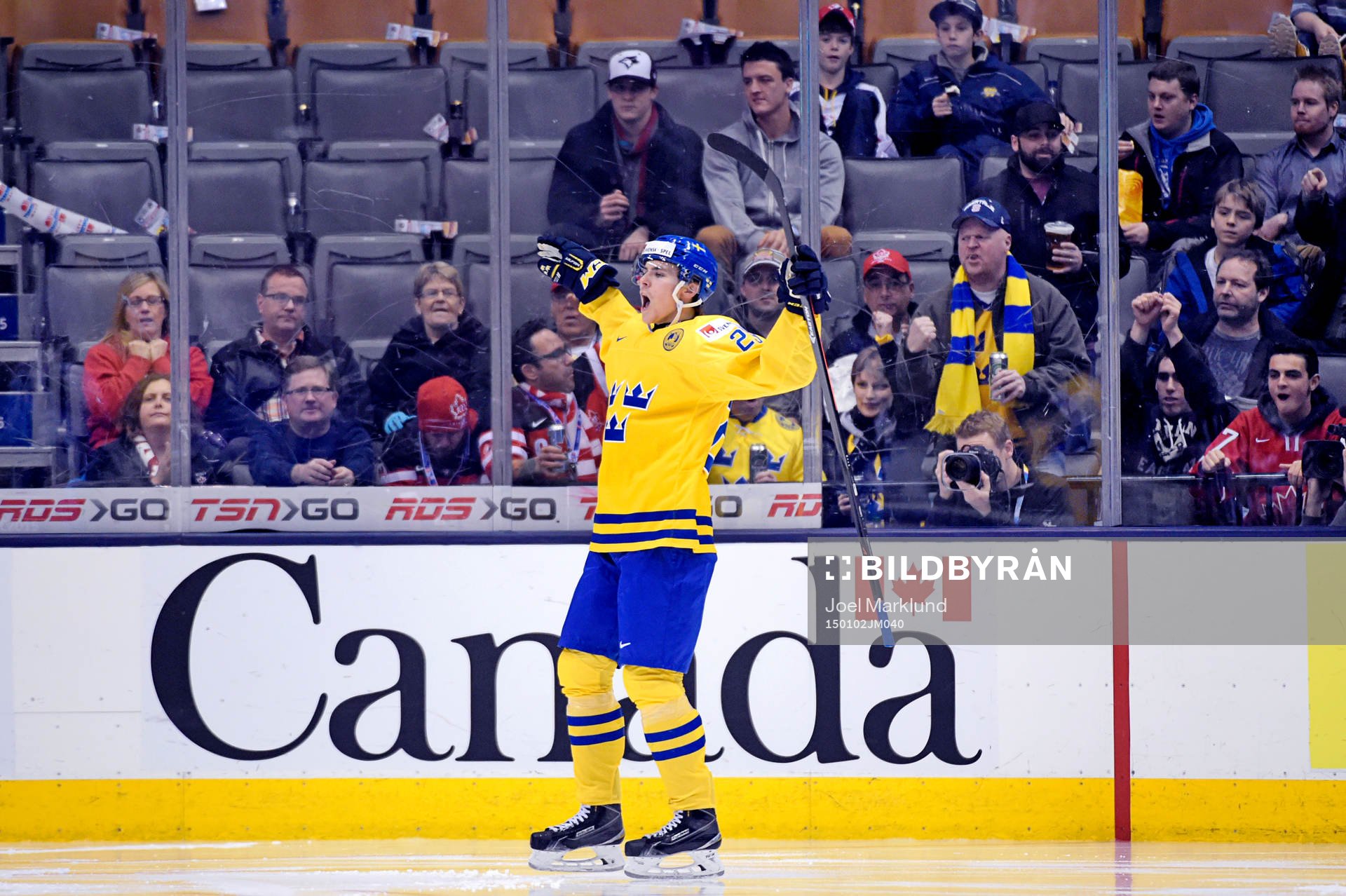 Sveriges Adrian Kempe jublar