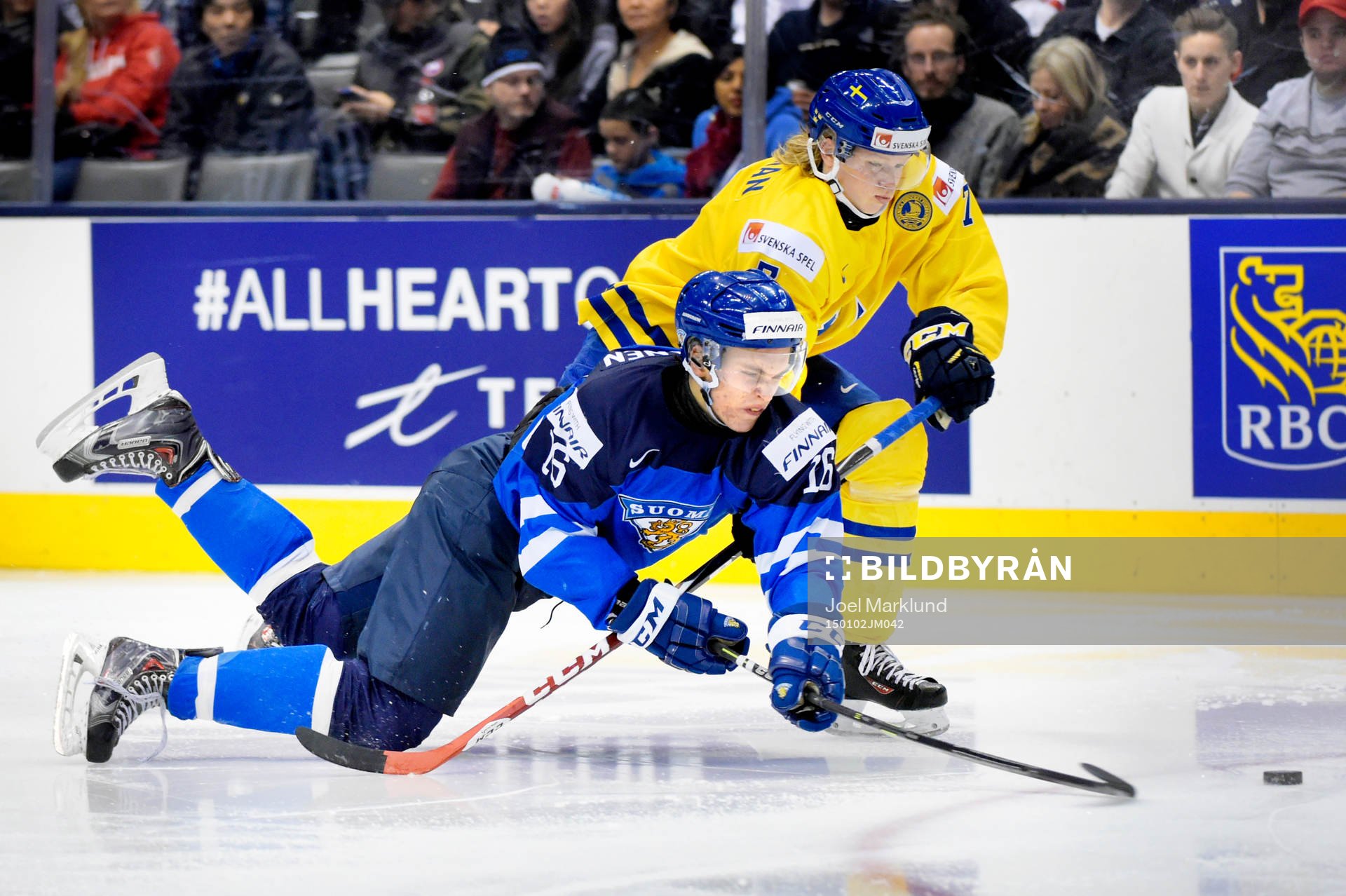 Finlands Mikko Rantanen faller