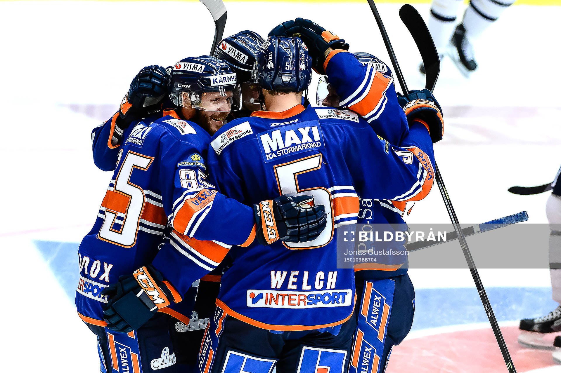 Växjös Liam Reddox  har gjort 2-1 tiil Växjö