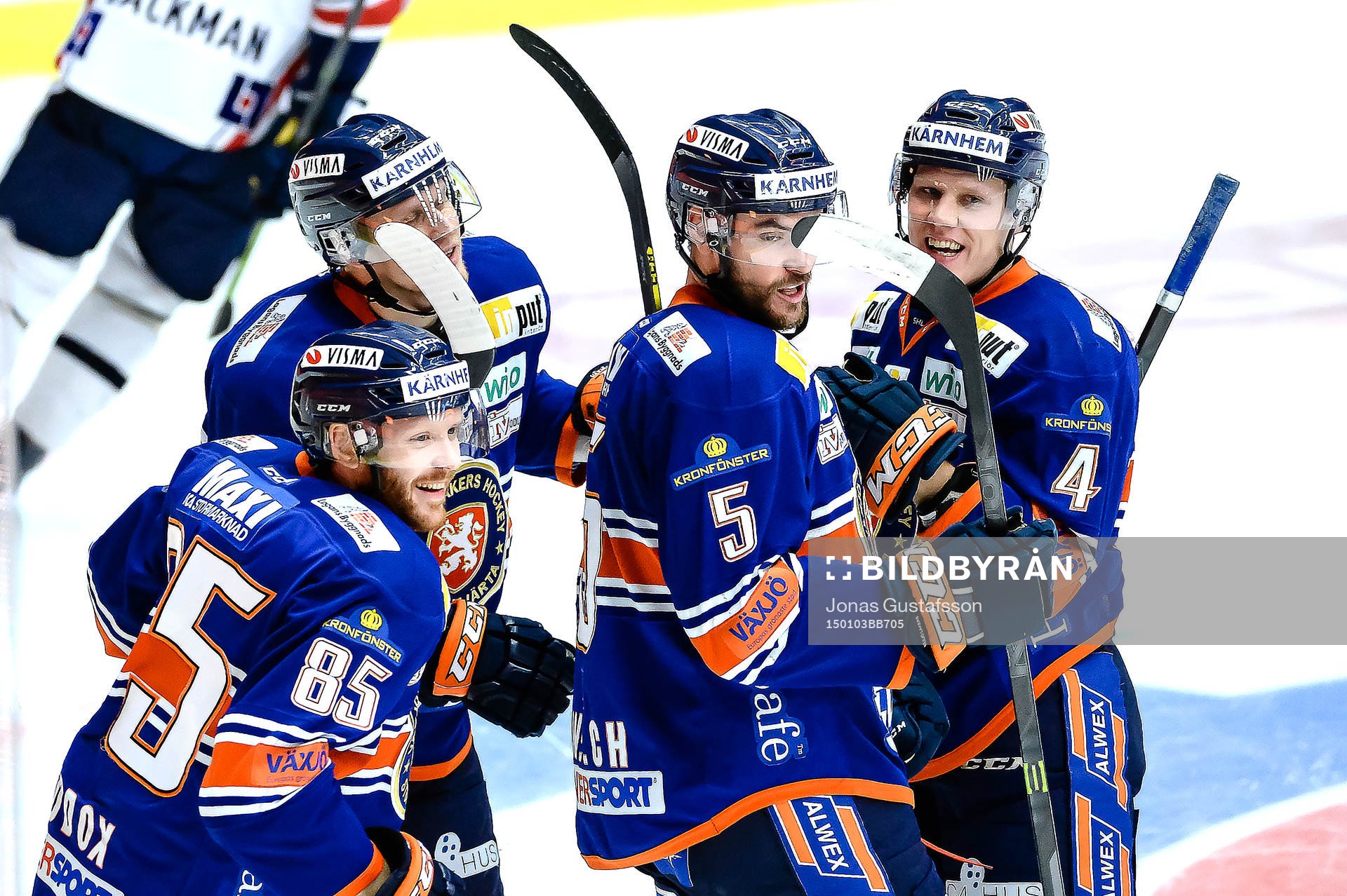 Växjös Liam Reddox  har gjort 2-1 tiil Växjö