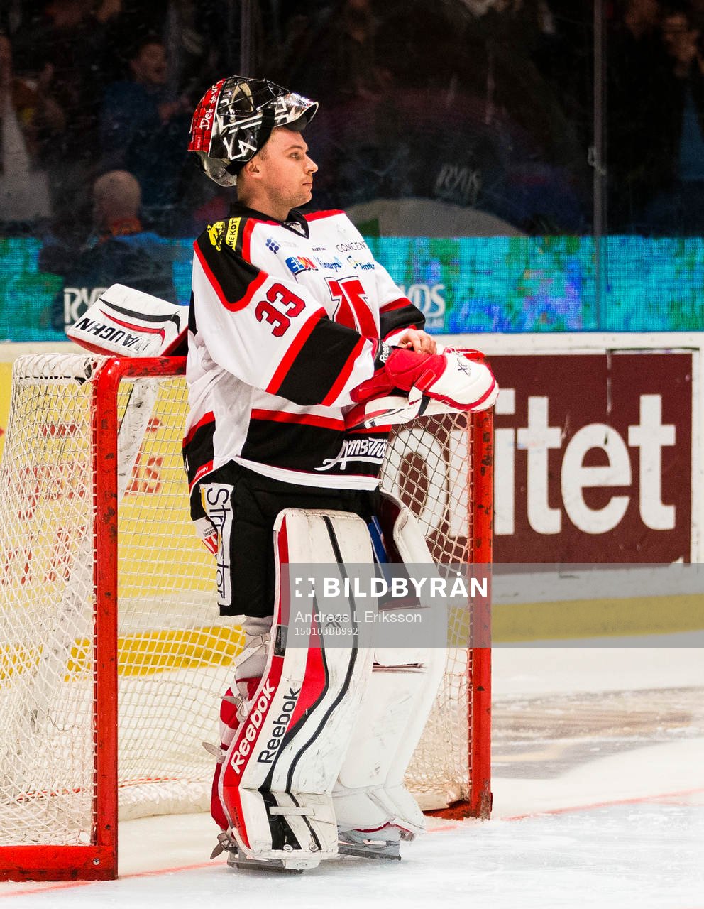Örebros målvakt Julius Hudacek deppar