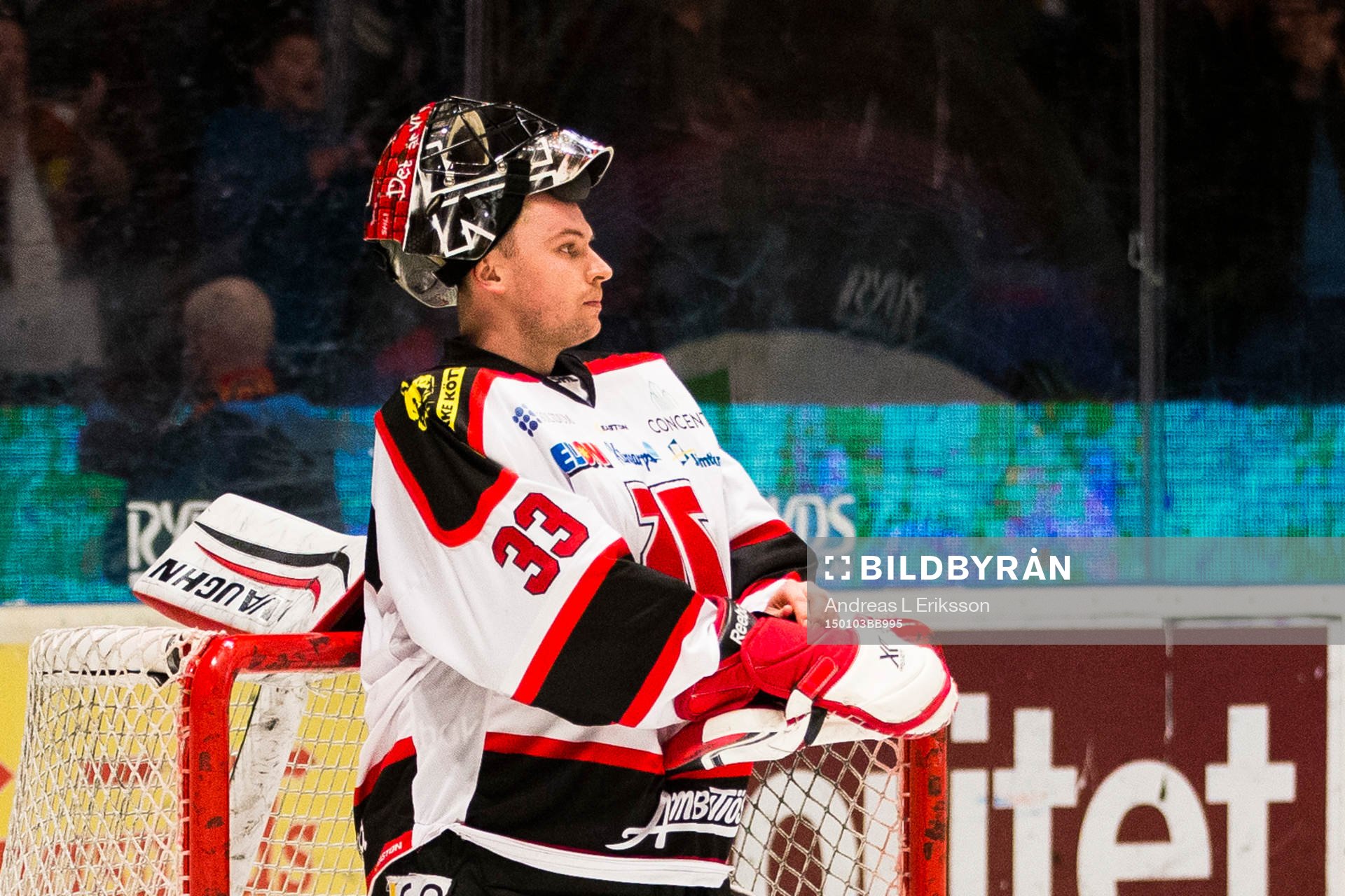 Örebros målvakt Julius Hudacek deppar