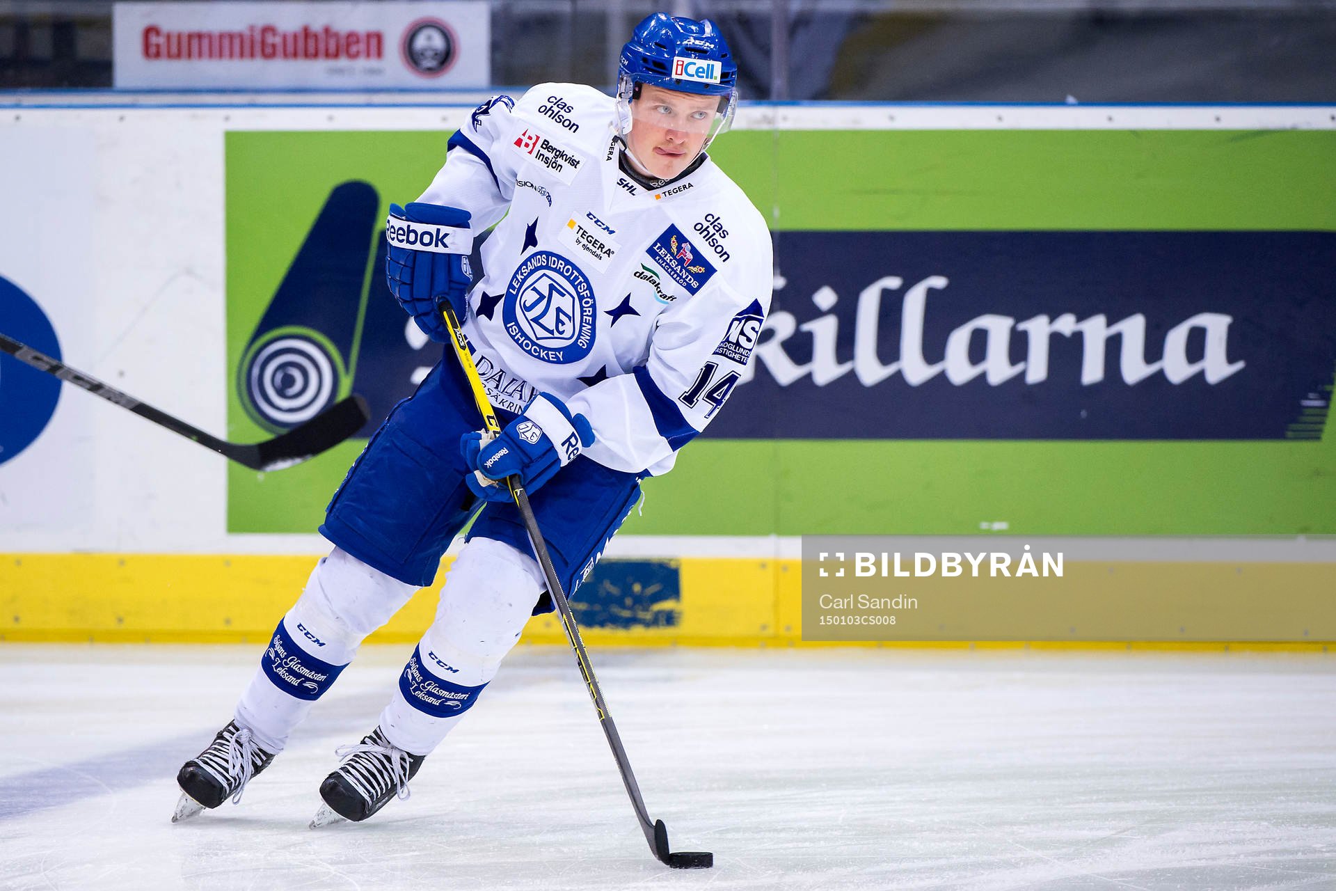 Leksands Carl Ericson värmer upp innan ishockeymatchen i