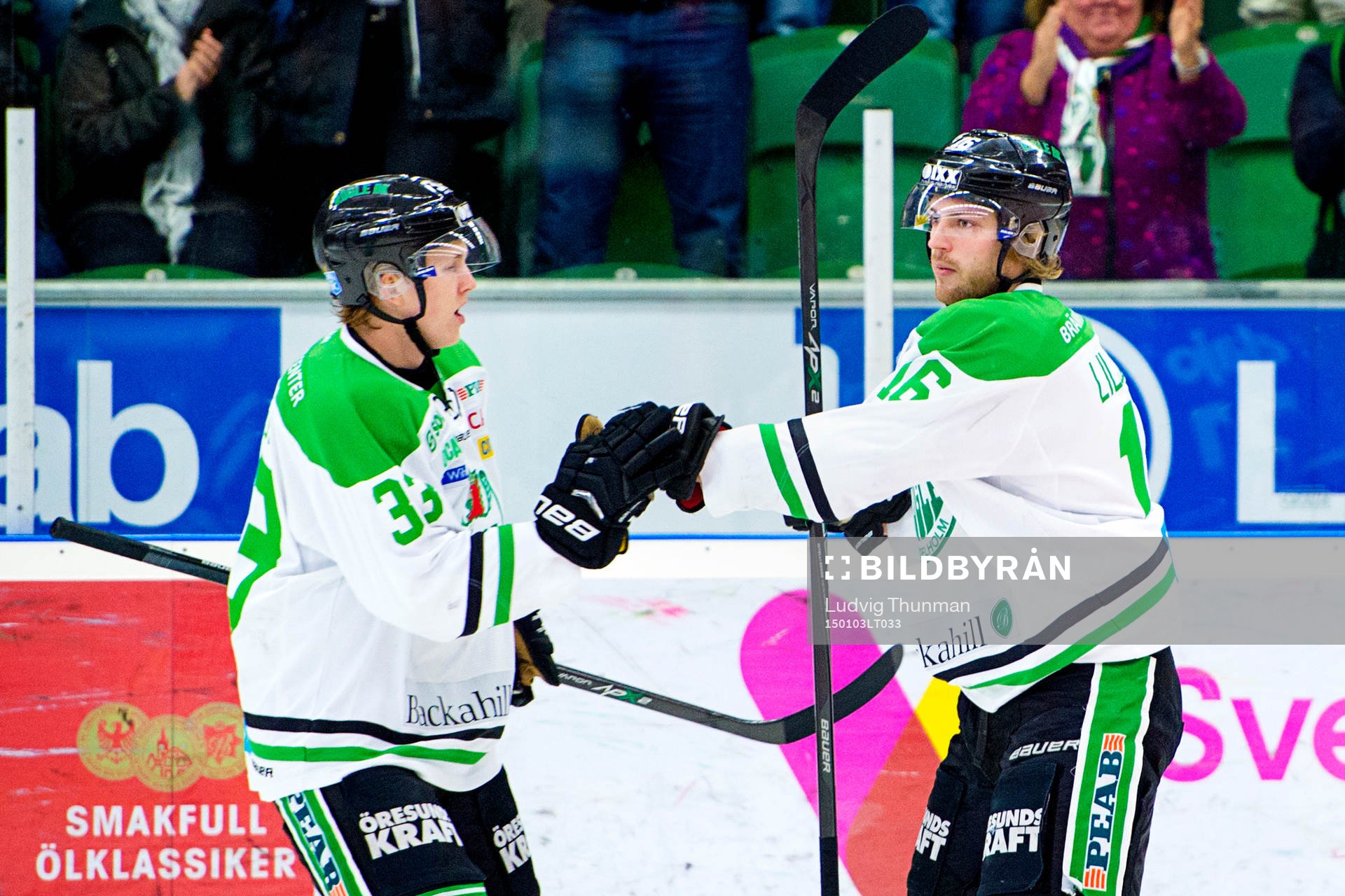 Rögles Niklas Hansson och Christopher Liljewall firar