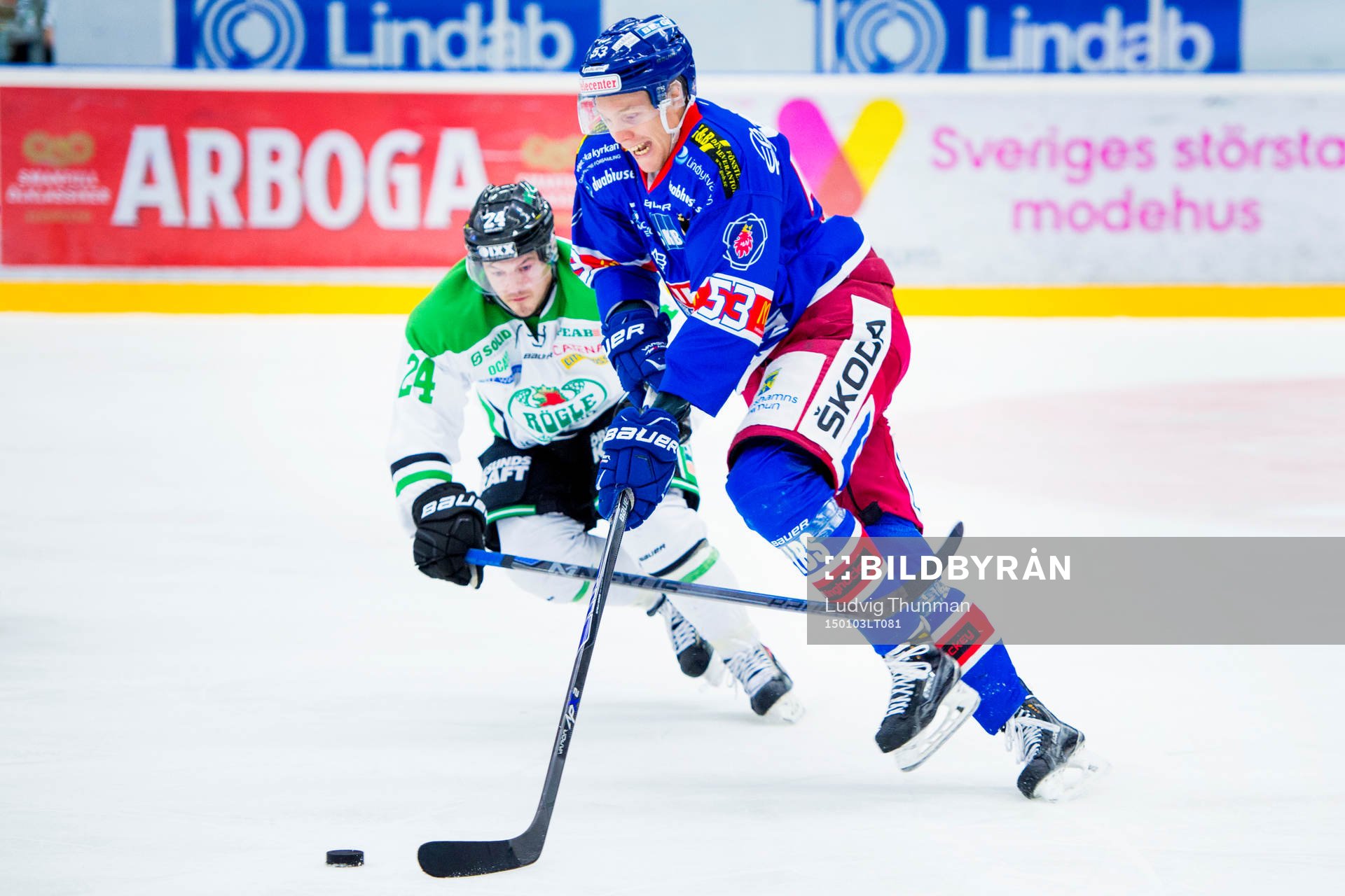 Rögles Peter LeBlanc jagar Oskarshamns Lukas Ericsson