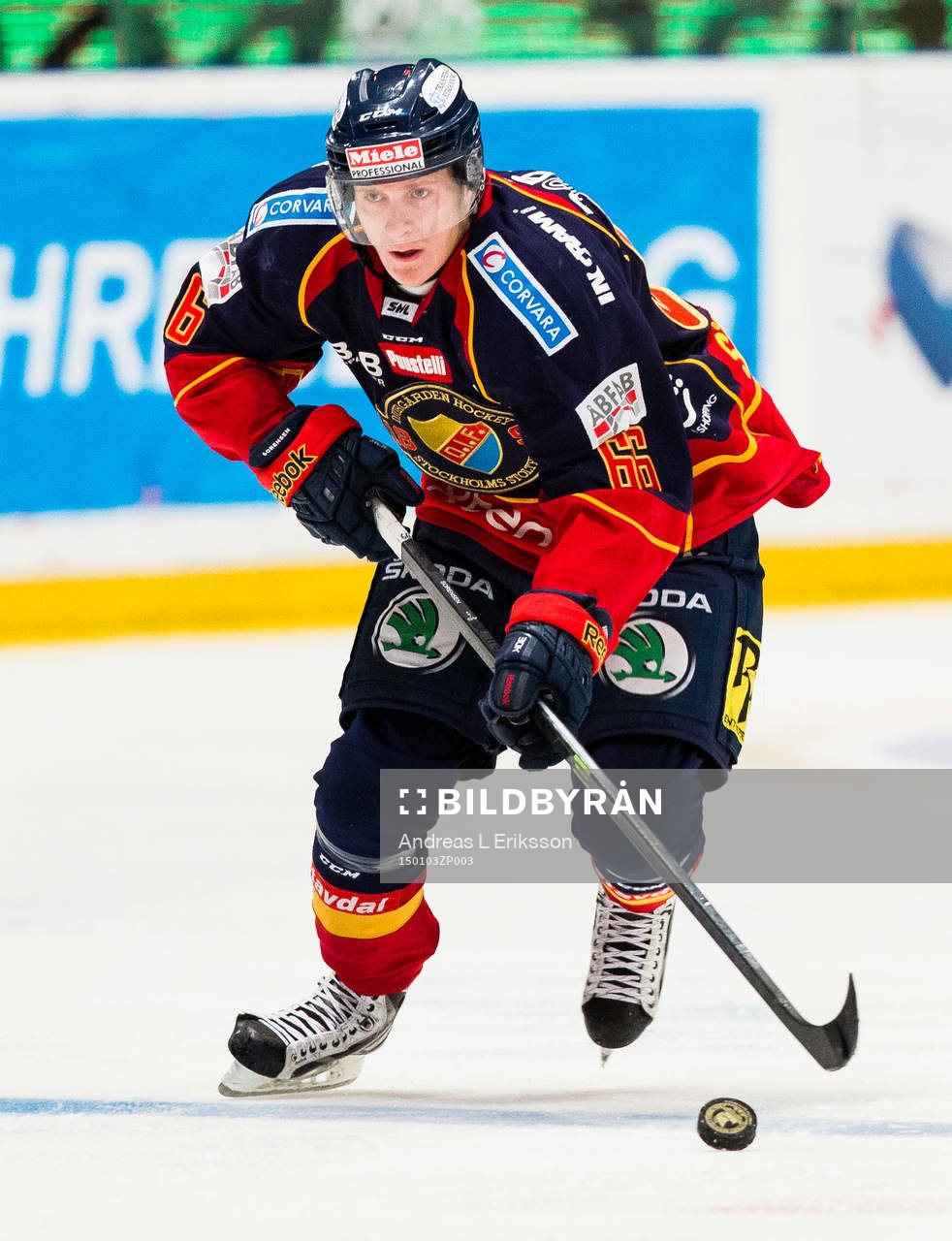 Djurgårdens Marcus Sörensen med pucken