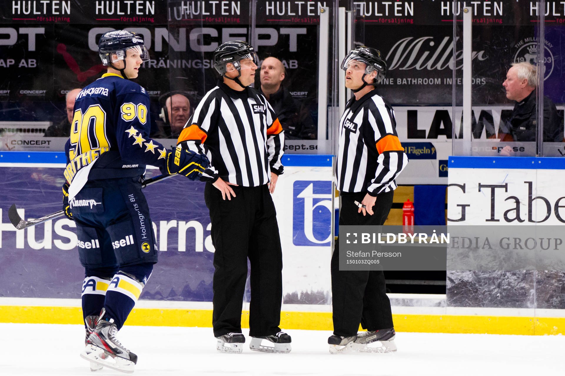 s Ted Brithén pratar med Domare Sören Persson och Johan