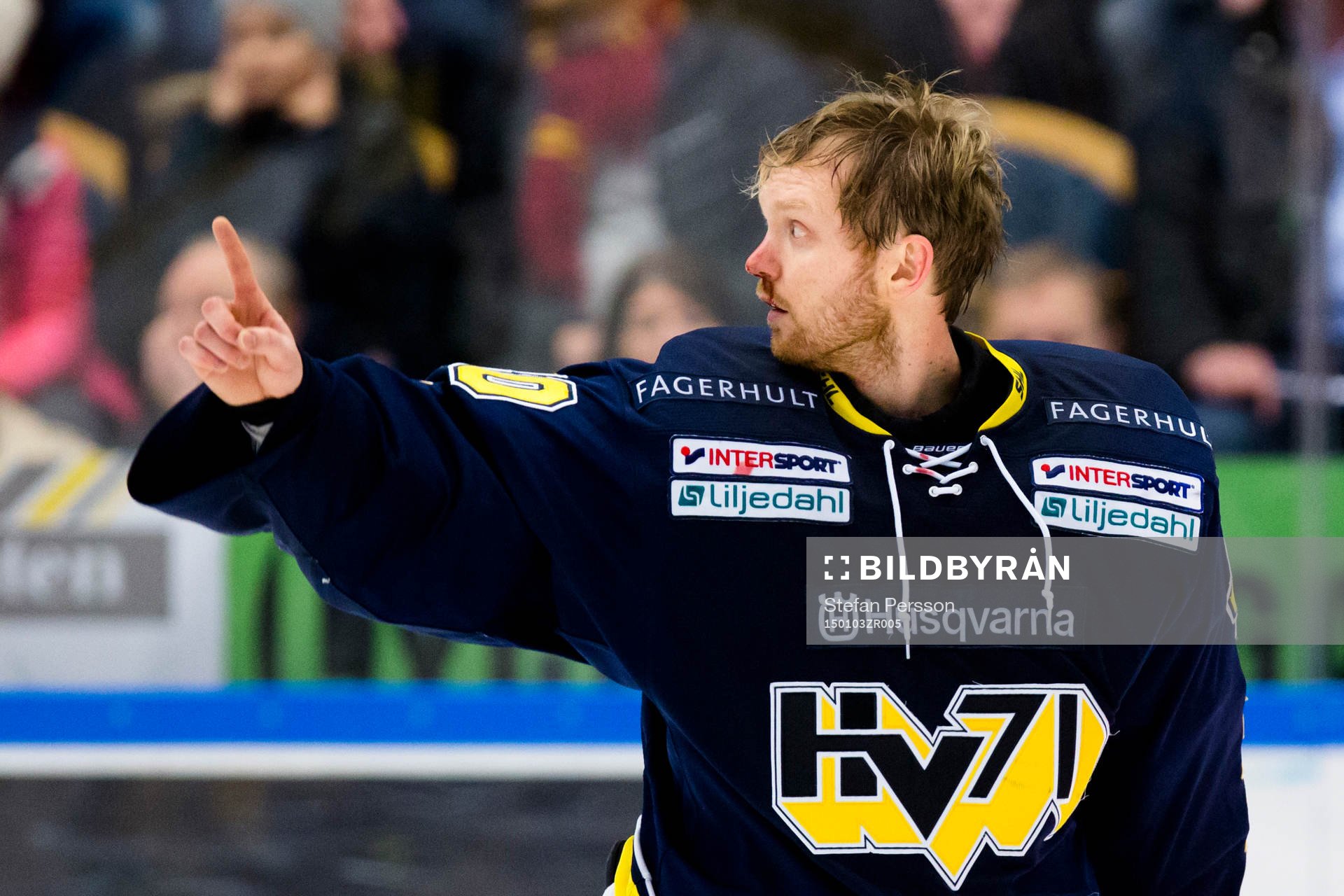 s målvakt Erik Ersberg vill att domaren ska titta på