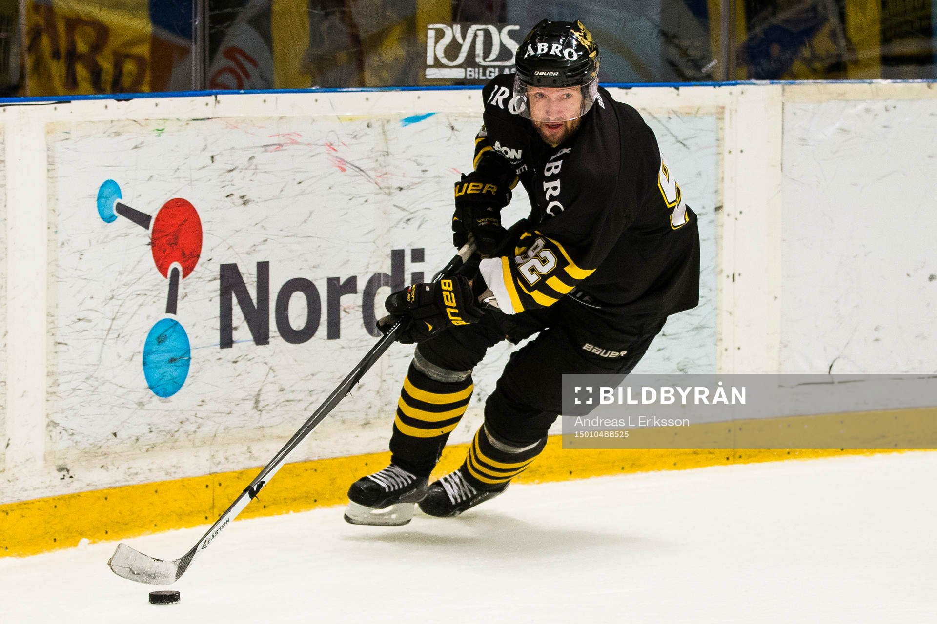 s Michael Nylander med pucken