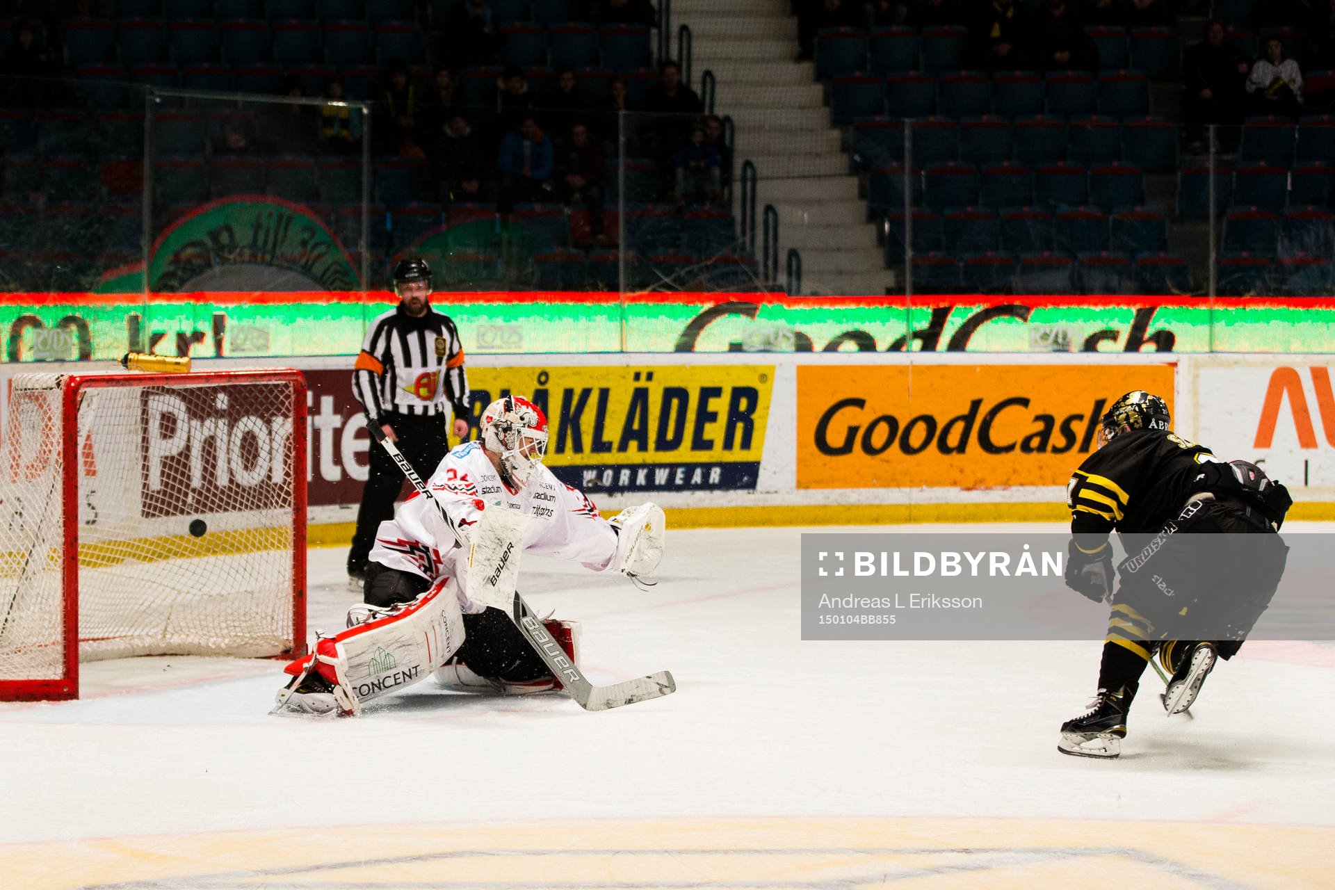 Vita Hästens målvakt Axel Brage släpper in avgörande