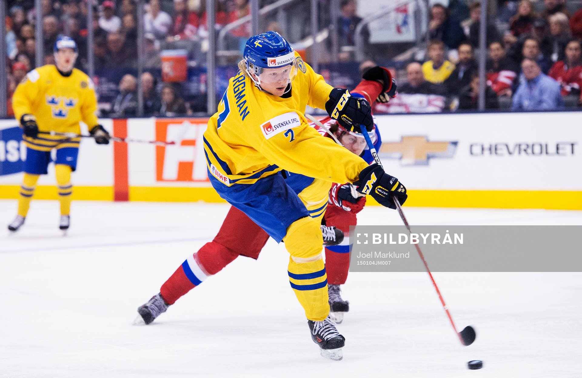 Sveriges Julius Bergman skjuter ett skott i semifinalen