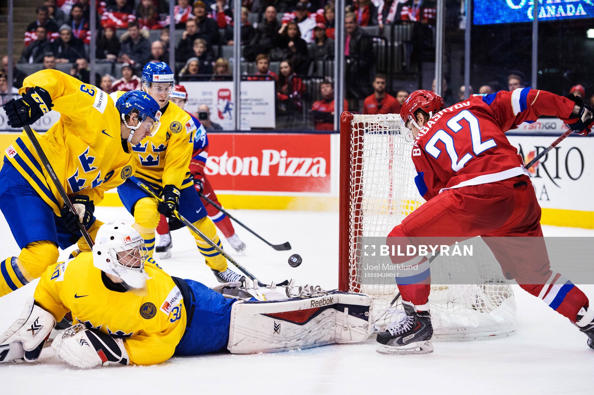 Sveriges målvakt Linus Söderström, Lucas Wallmark och