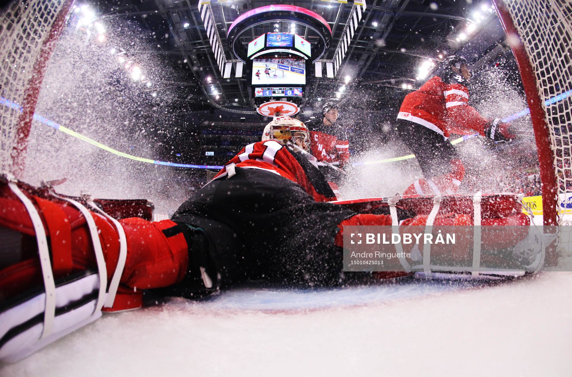 Kanadas målvakt Zachary Fucale i semifinalen mellan Kanada