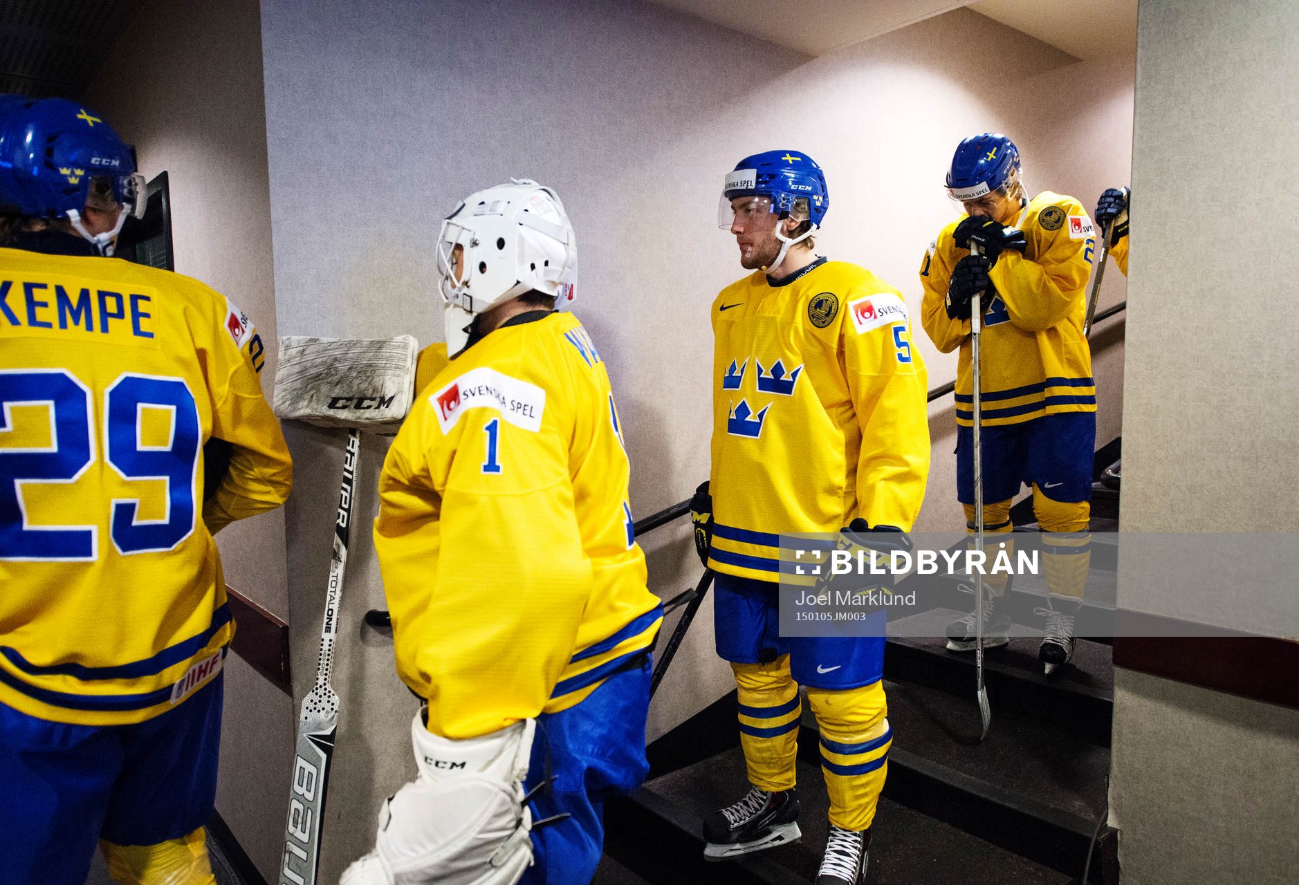 Sveriges Adrian Kempe, målvakt Samuel Ward, Robin Norell