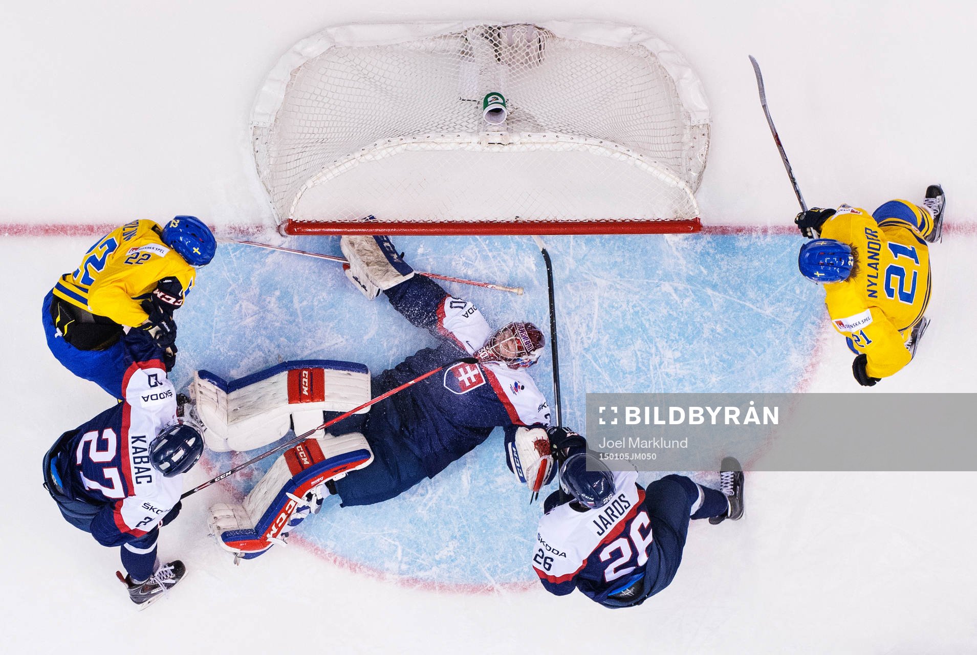 Sveriges Oskar Lindblom och William Nylander oroar framför