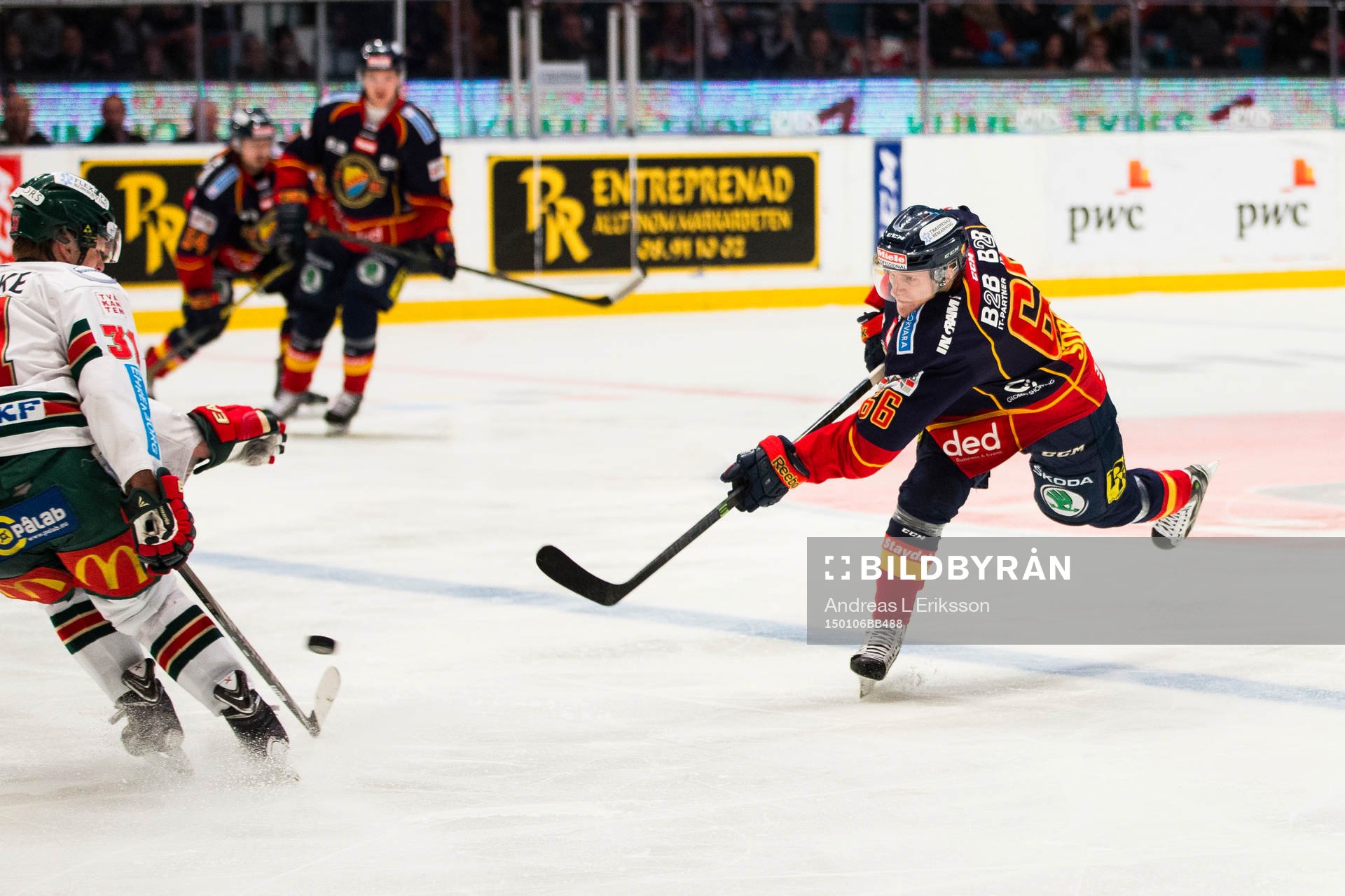Djurgårdens Marcus Sörensen med ett skott